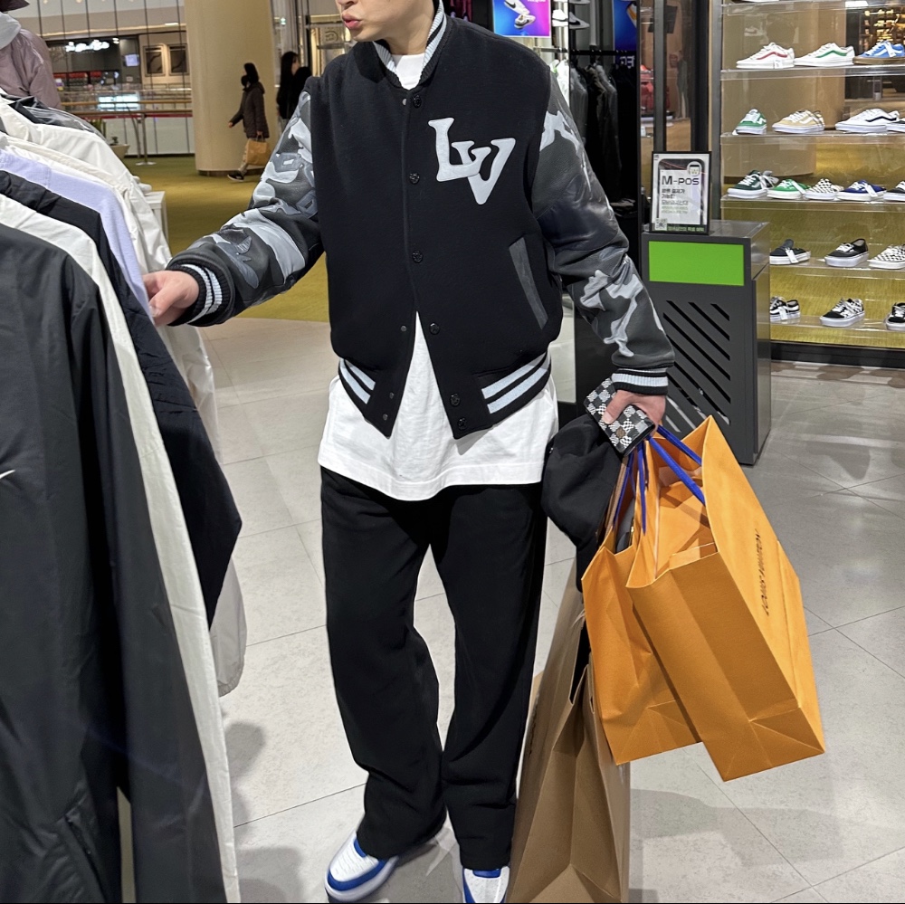 Louis Vuitton x Nike Air Force 1 Low by Virgil Abloh White Team Royal, Louis Vuitton Pocket Organizer Damier Distorted 착용 스타일