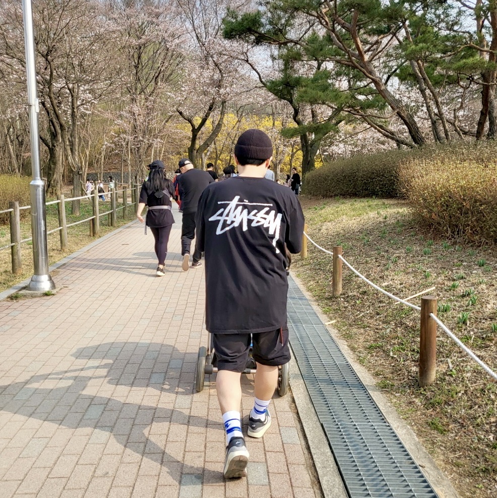 Stussy x Our Legacy Work Shop Yin Yang Pigment Dyed T-Shirt Black, Nike x Kasina Air Max 1 SP Won-Ang Particle Grey 착용 스타일
