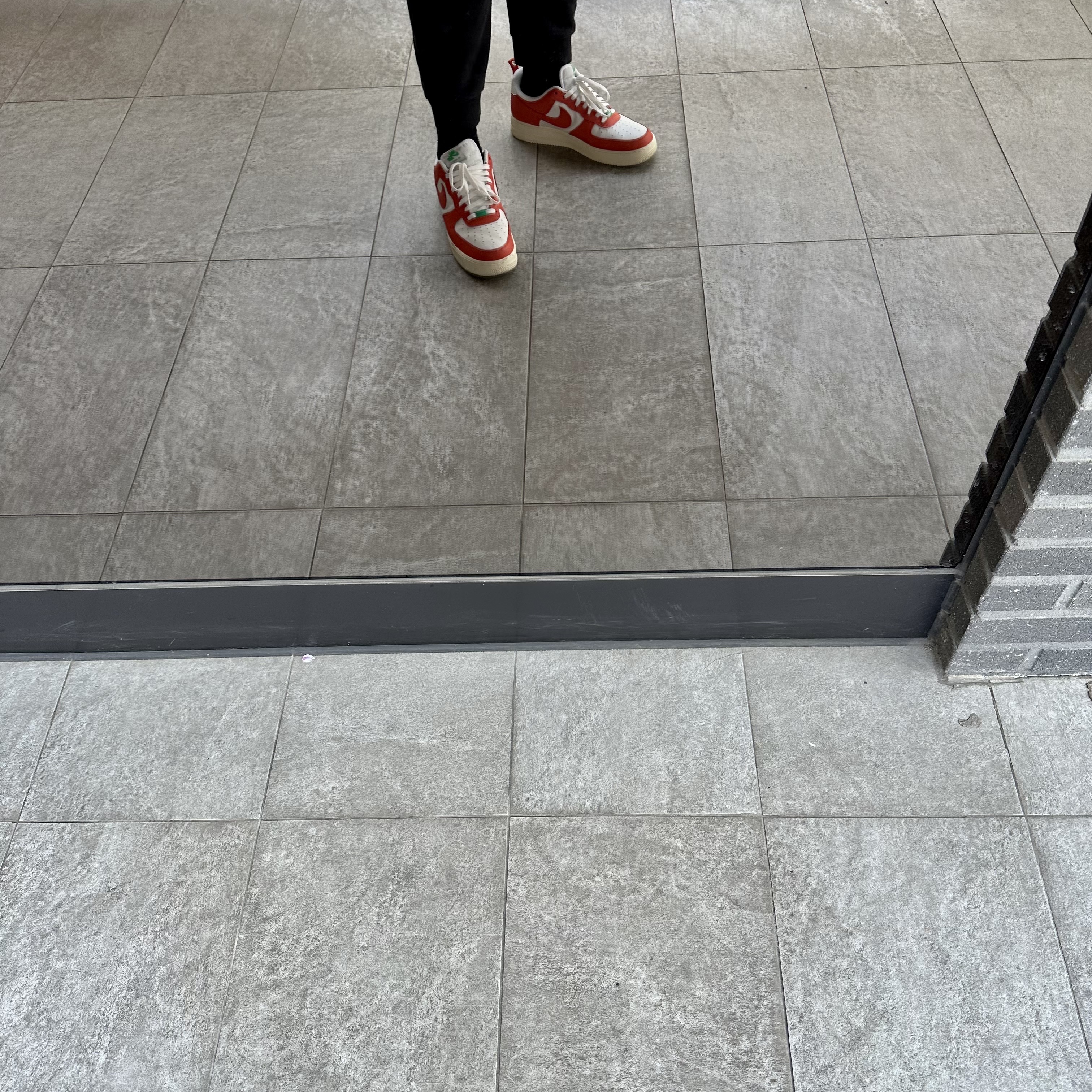 Nike Air Force 1 '07 LV8 Pojangmacha 착용 스타일