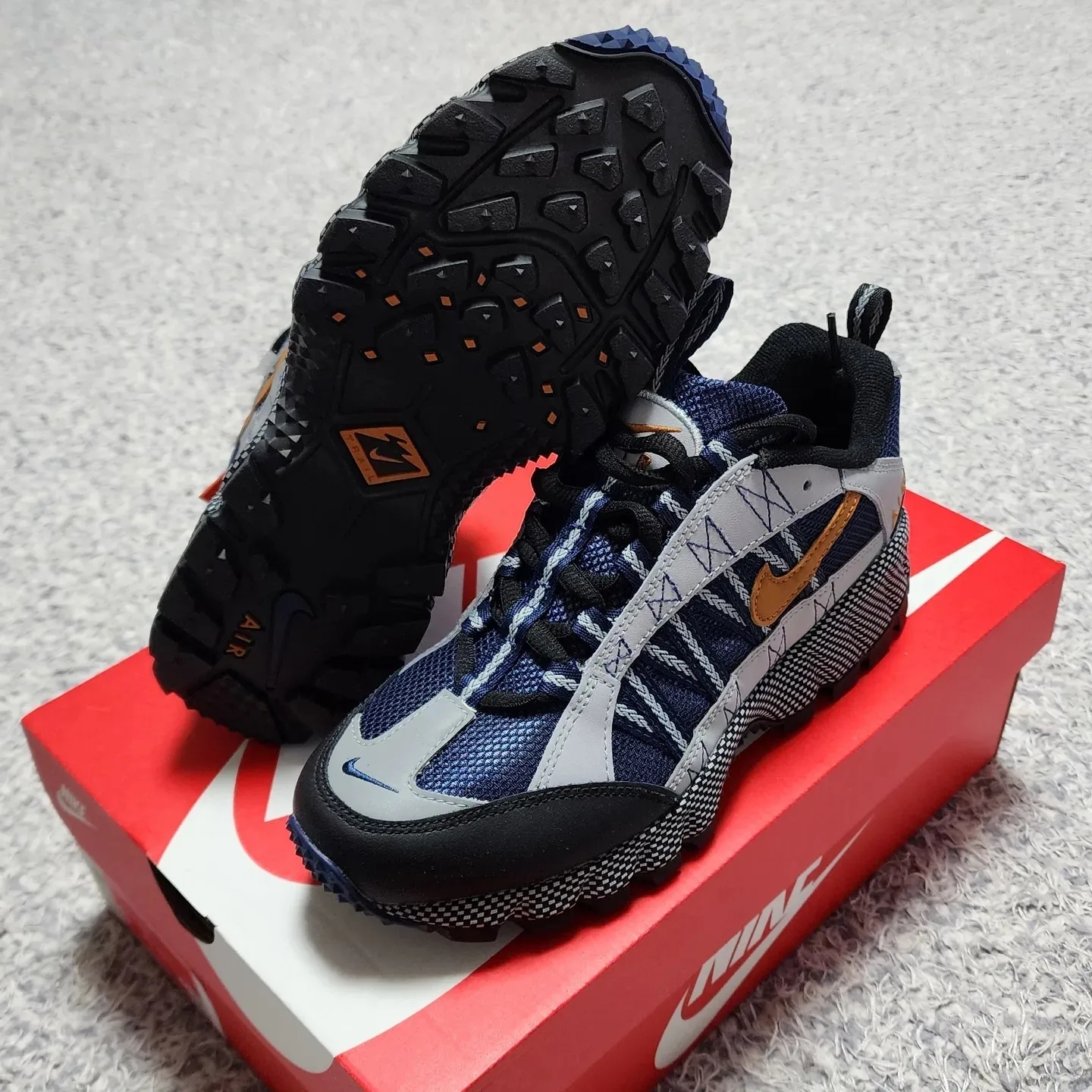 Nike Air Humara Midnight Navy and Obsidian 착용 스타일 - 4