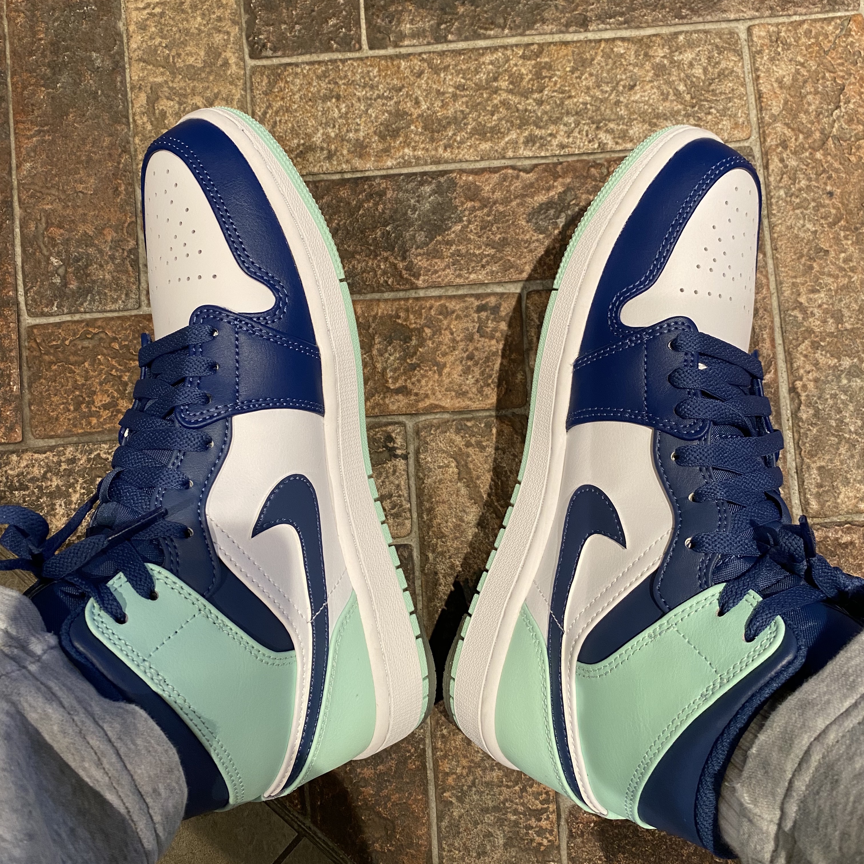 Jordan 1 Mid Blue Mint, Jordan Essential Fleece Pants Carbon Heather - Asia 착용 스타일 - 3