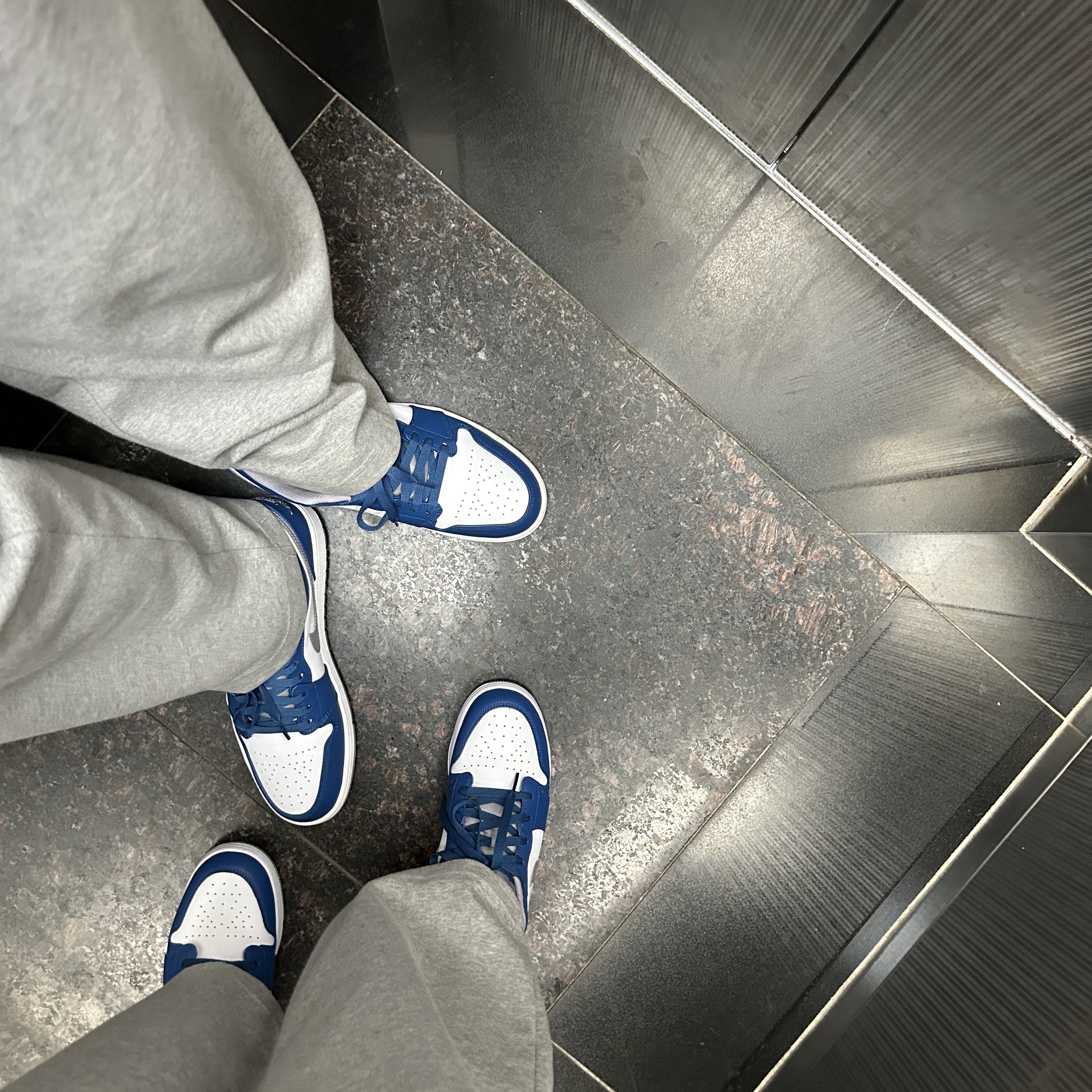 Jordan 1 Low True Blue Cement Grey, (GS) Jordan 1 Low True Blue Cement Grey 착용 스타일 - 1