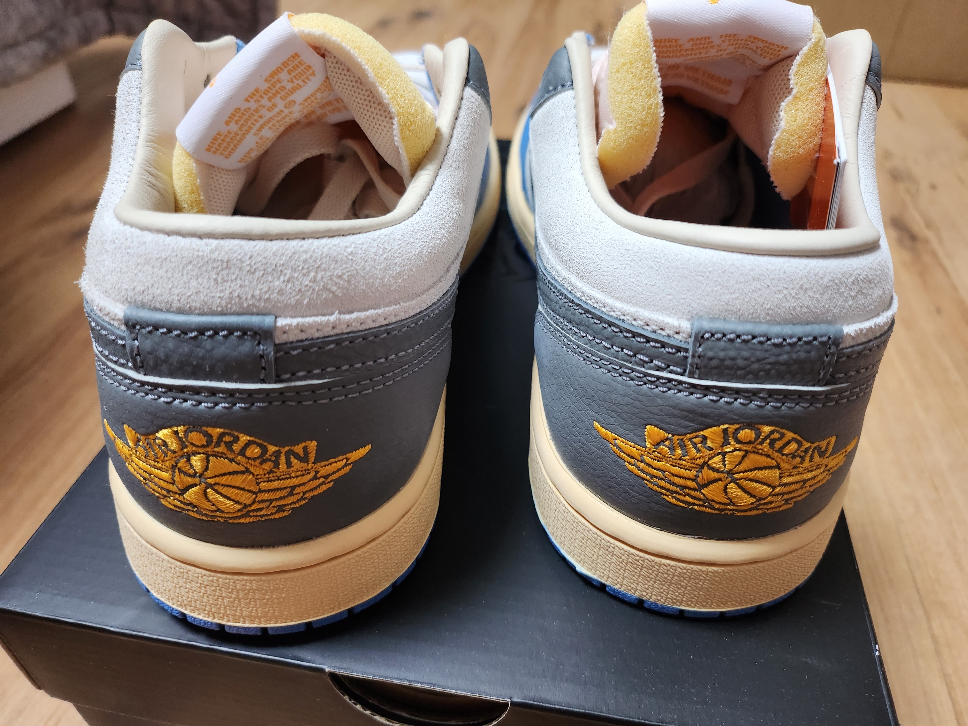 Jordan 1 Low SE Tokyo 96 착용 스타일 - 4