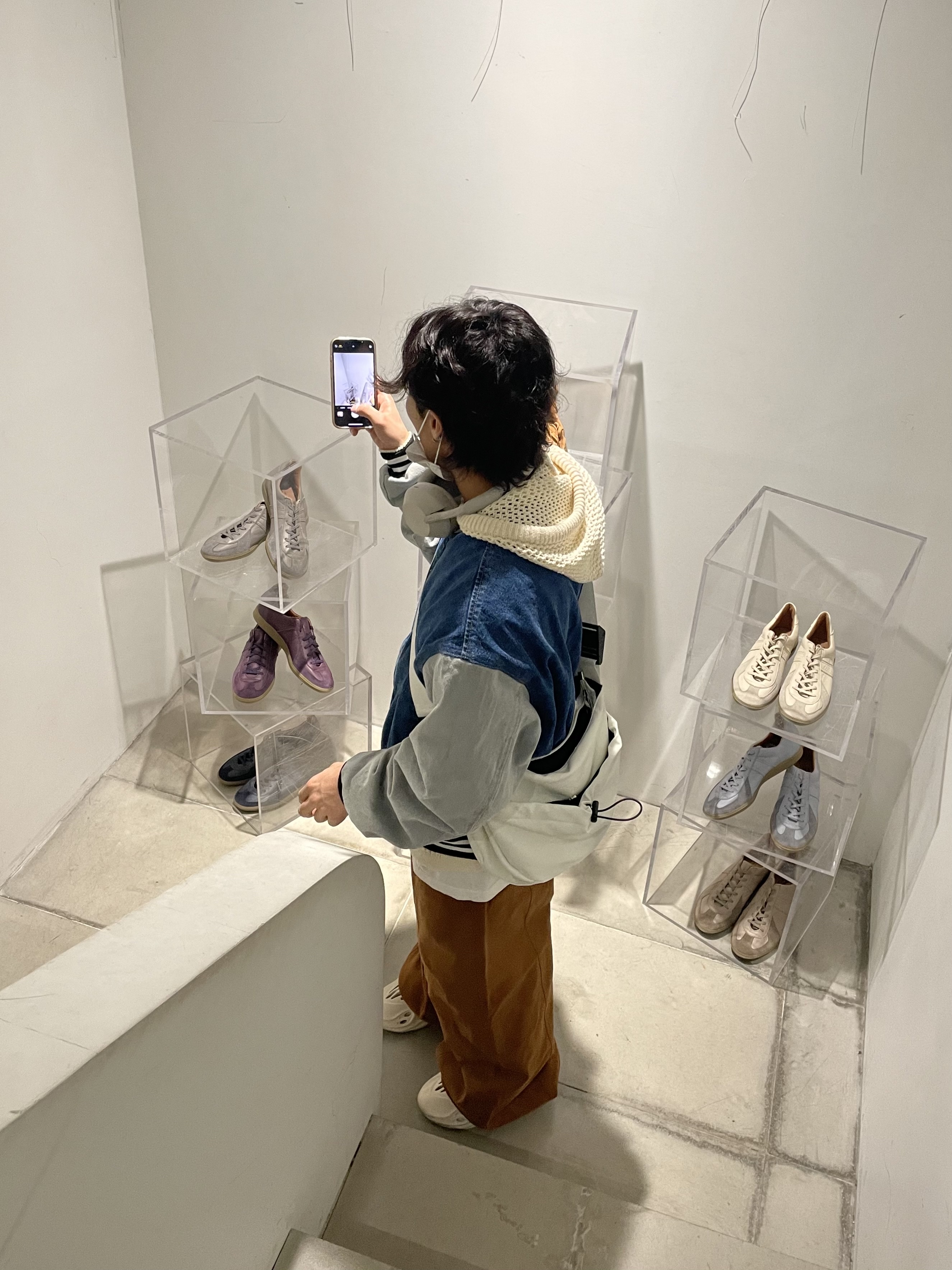 Adidas Yeezy Foam RNNR Sand, Sony WH-1000XM5 Silver (Korean Ver.) 착용 스타일 - 5