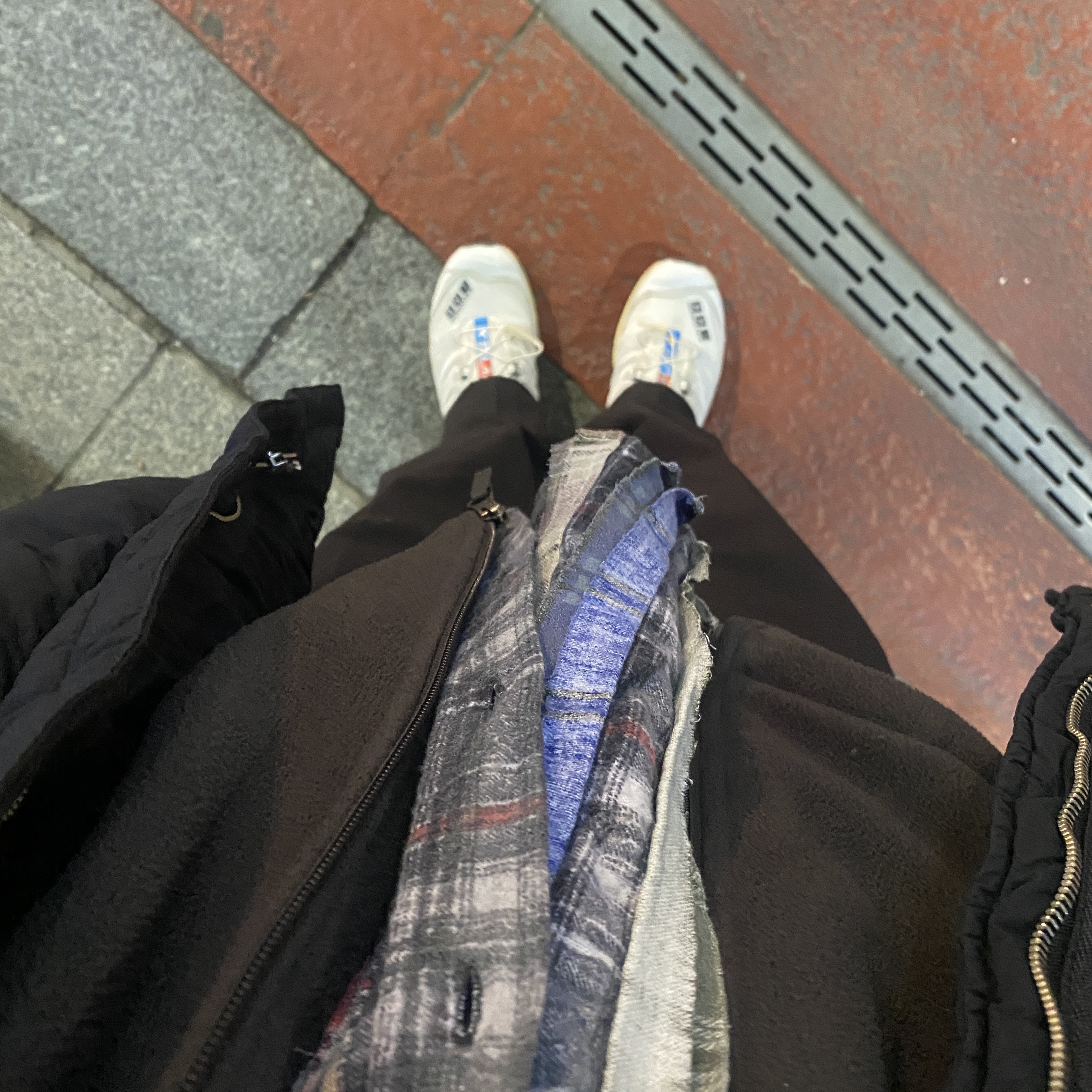 Salomon XT-4 White Lunar Rock 착용 스타일