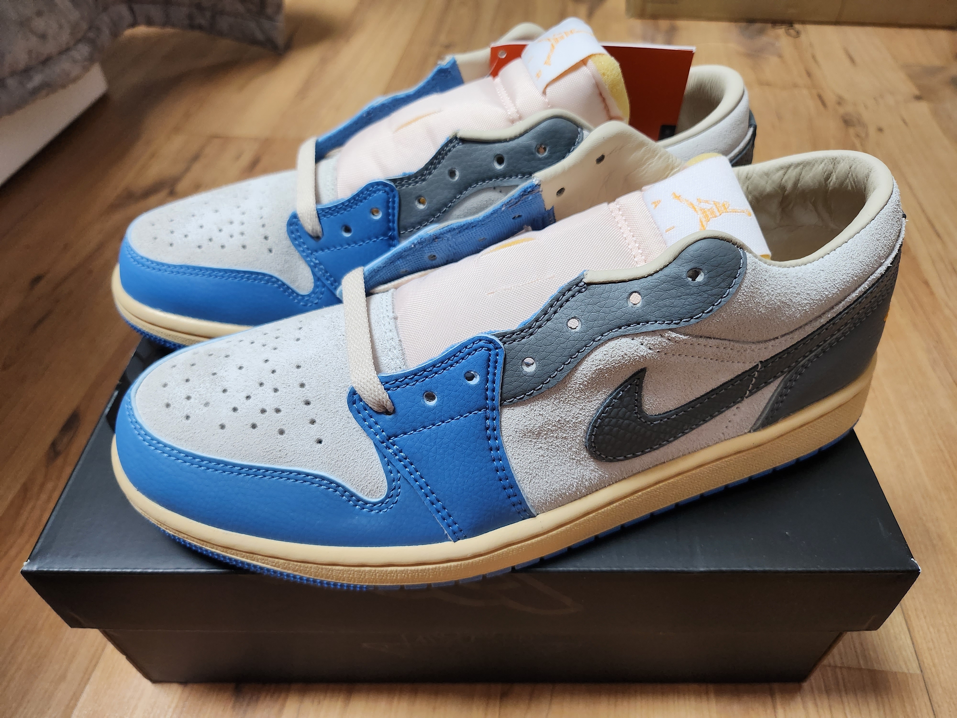 Jordan 1 Low SE Tokyo 96 착용 스타일 - 1