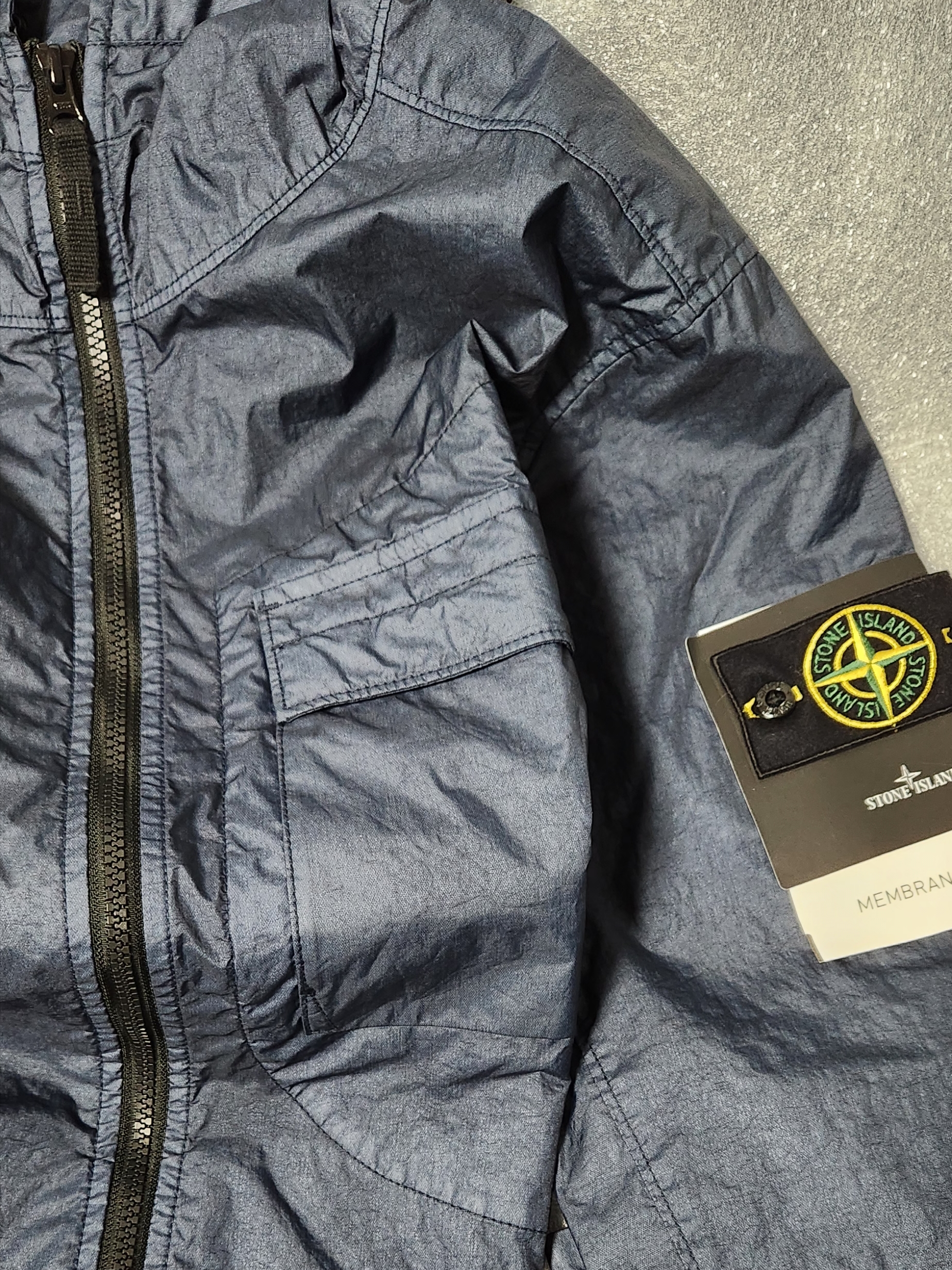 Stone Island 40223 Membrana 3L TC Garment Dyed Hooded Jacket Avio Blue - 22S 착용 스타일