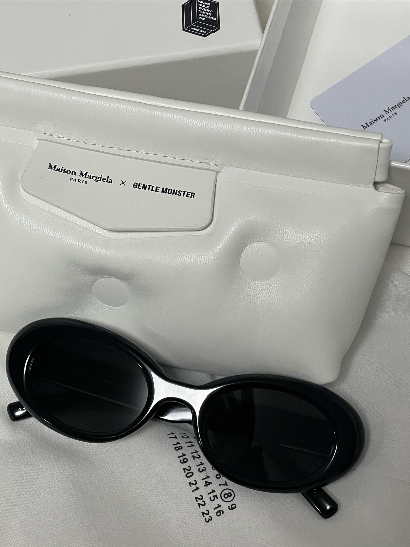 Gentle Monster x Maison Margiela MM005 Black Black 착용 스타일 - 2
