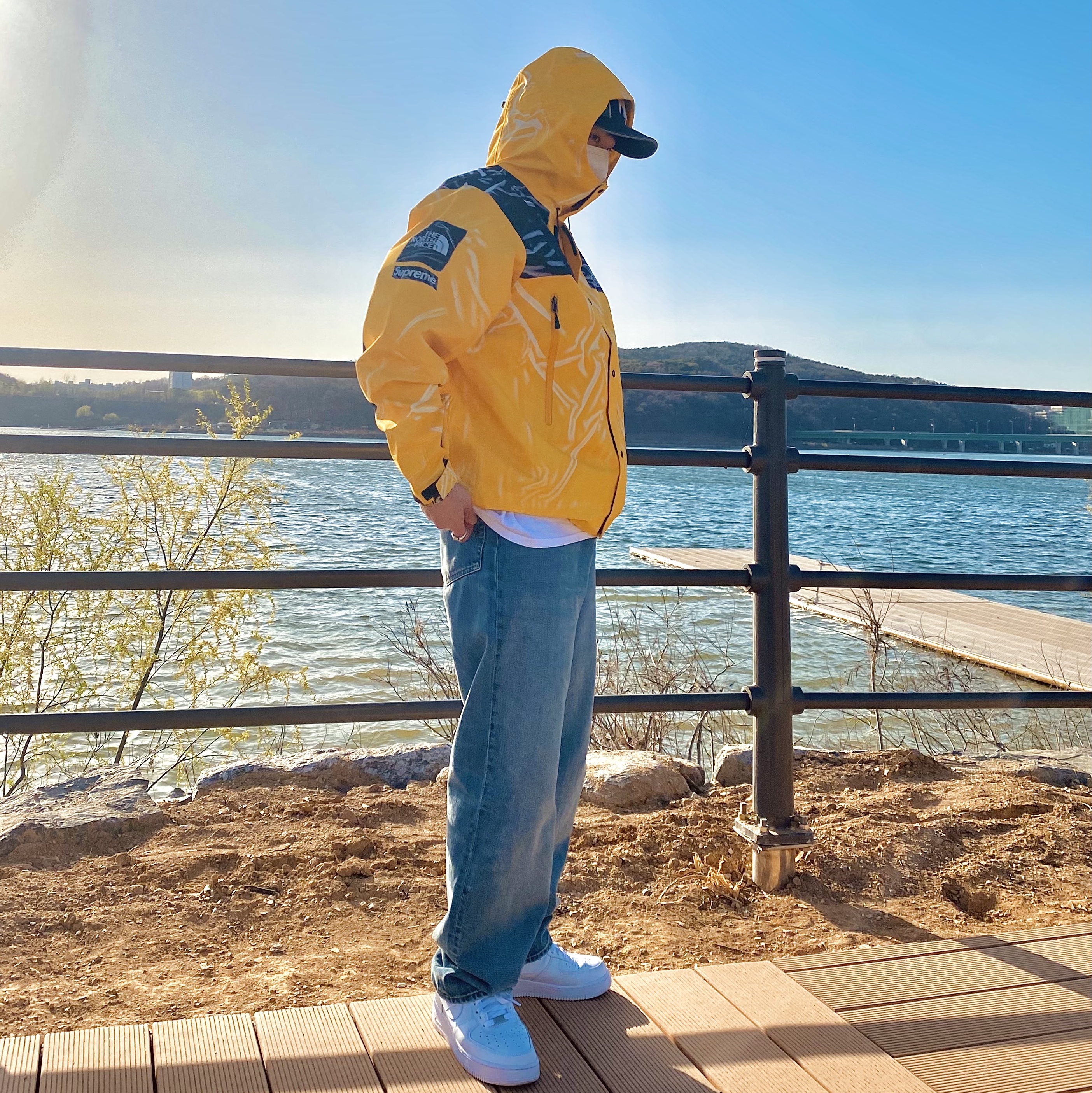 Supreme x The North Face Trompe L’oeil Printed Taped Seam Shell Jacket Yellow - 23SS, Supreme Cordura Ripstop S Logo 6-Panel Royal - 23SS 착용 스타일 - 5