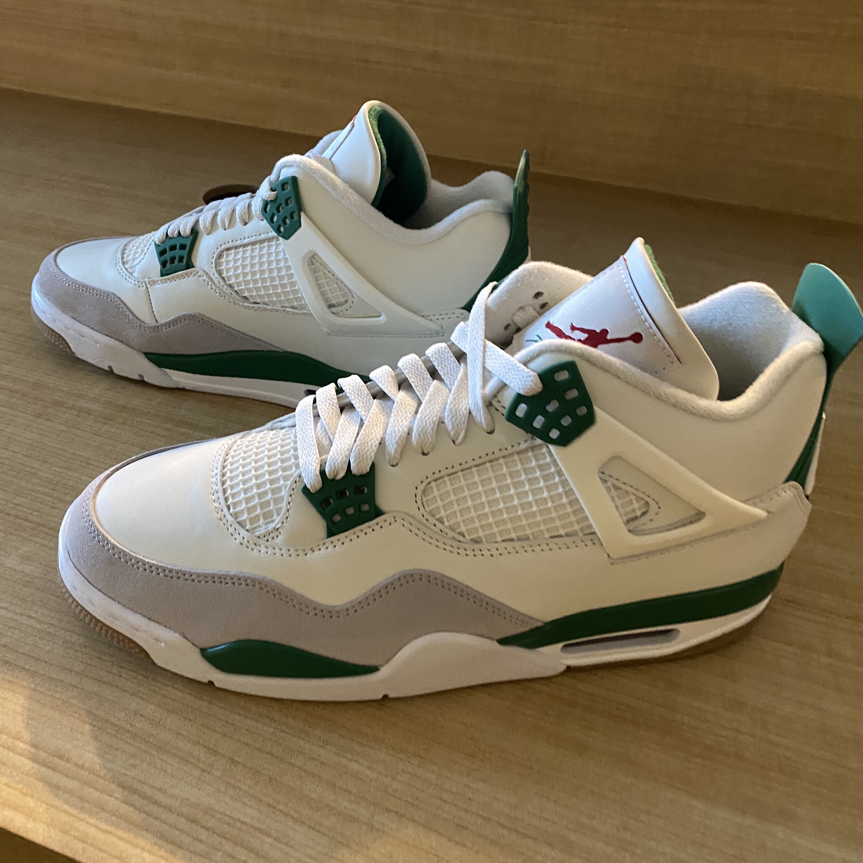 Jordan 4 x Nike SB Retro SP Pine Green 착용 스타일 - 1