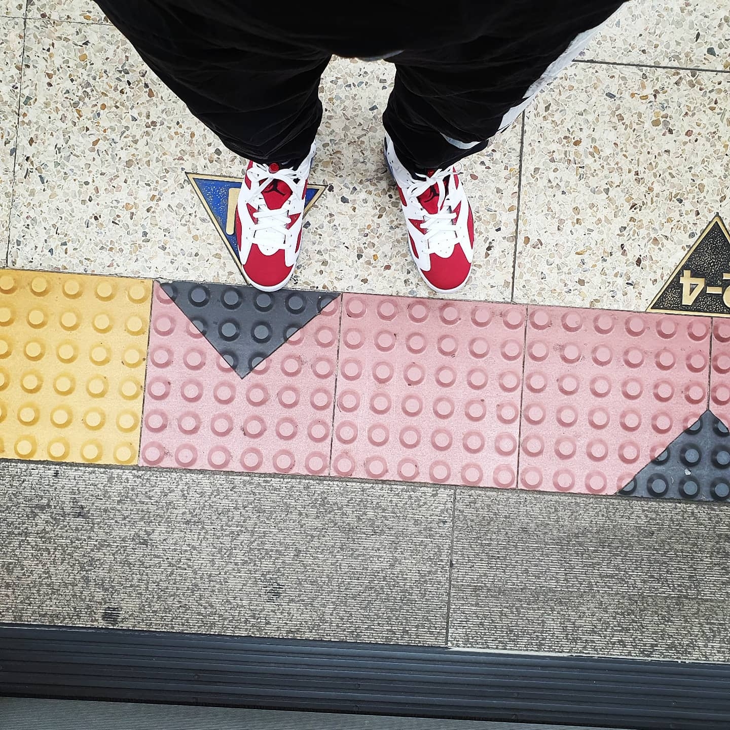 Jordan 6 Retro Carmine 2021 착용 스타일