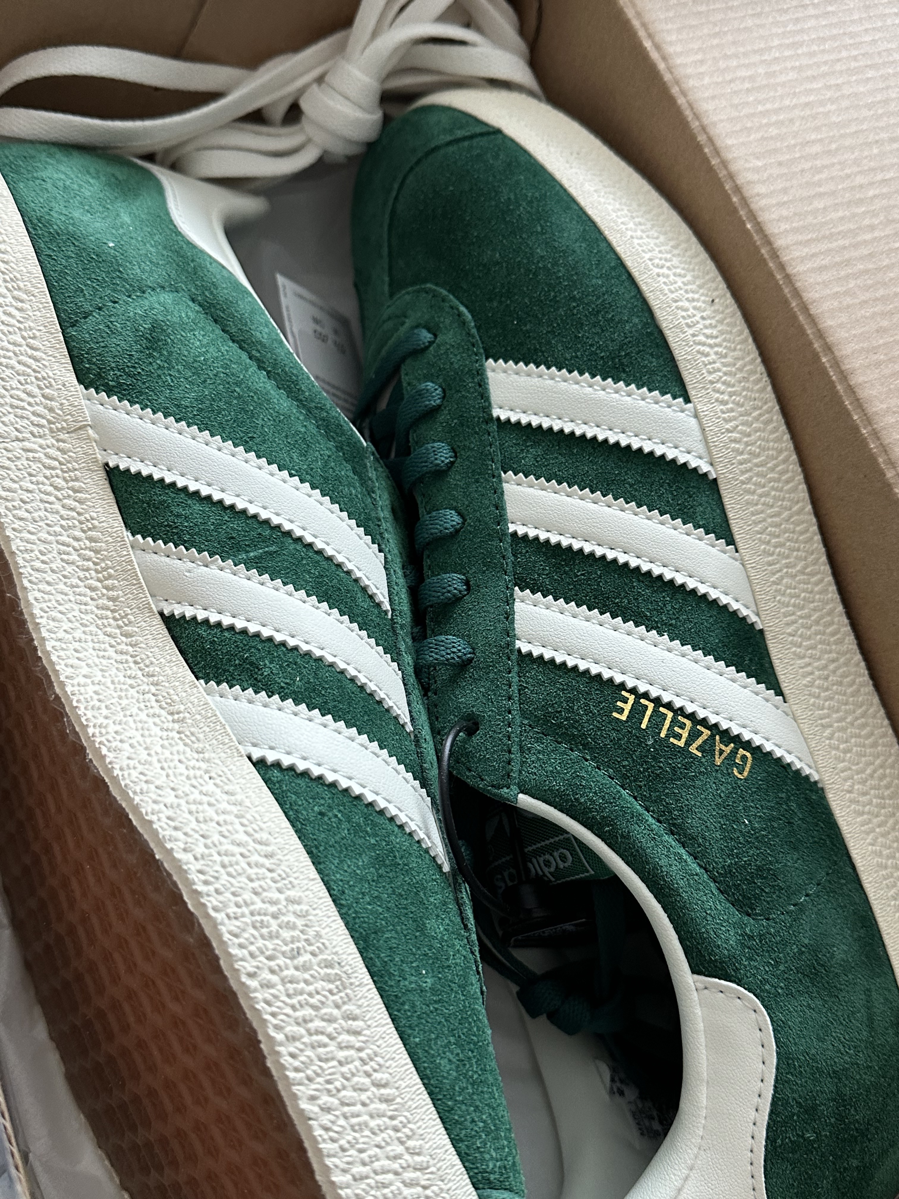 Adidas Gazelle Dark Green Cream White 착용 스타일
