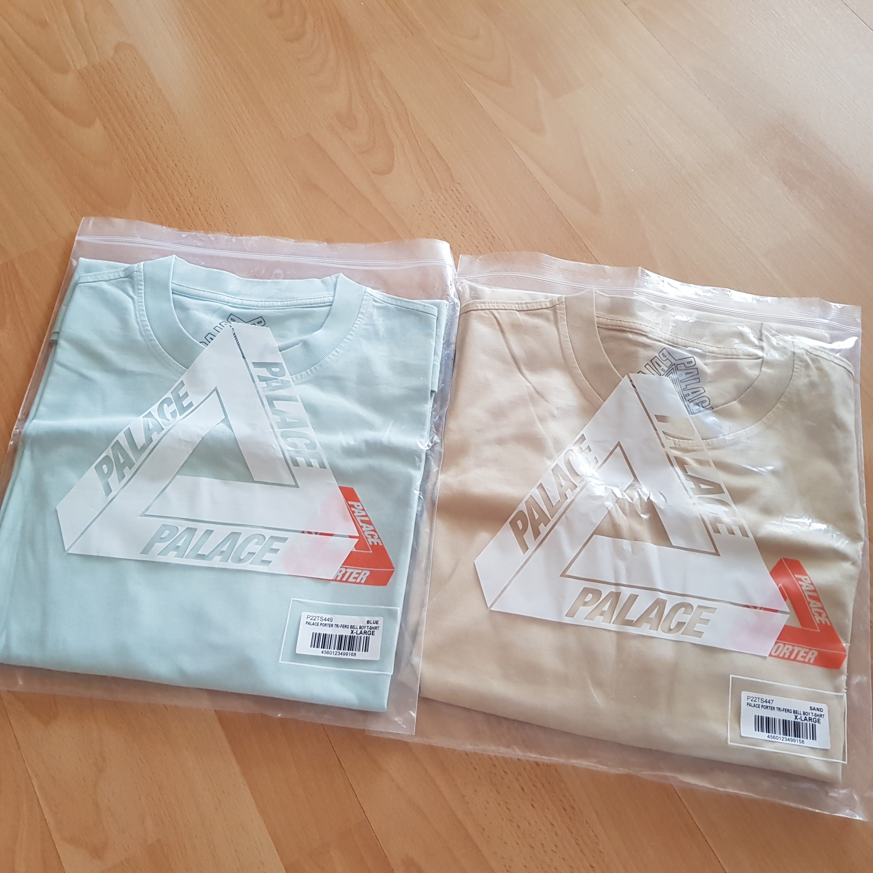 Palace x Arc'teryx 6-Panel Indigo - 20FW, Palace x Porter Tri-Ferg Bell Boy T-Shirt Sand 착용 스타일 - 2
