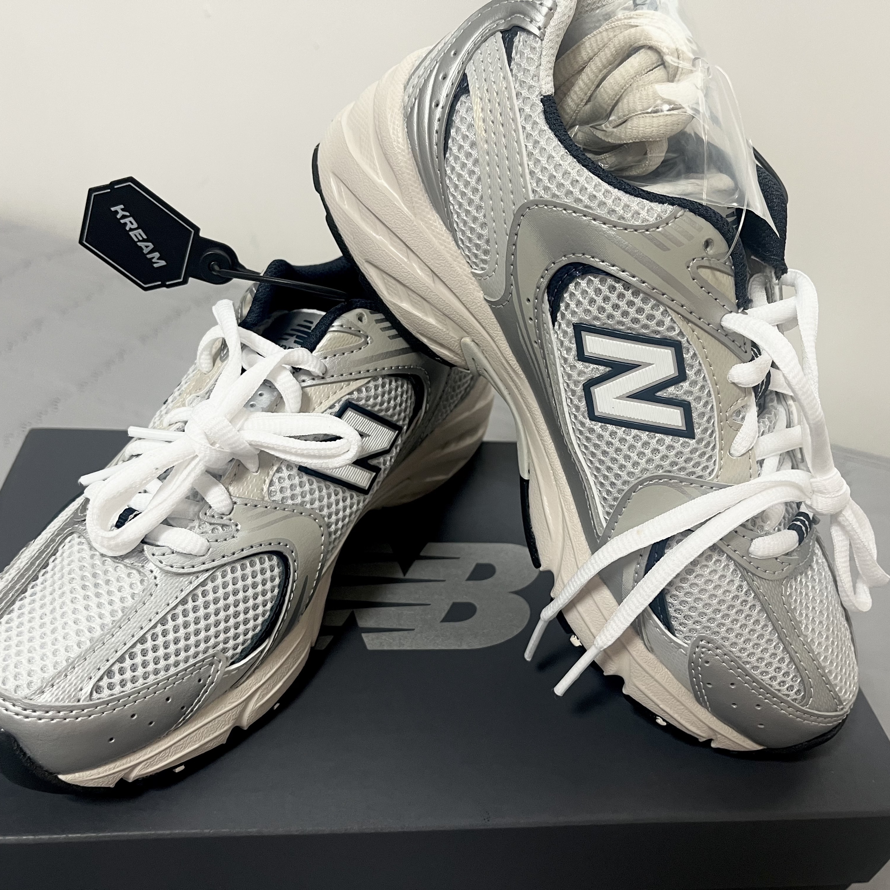 New Balance 530 Steel Grey 착용 스타일