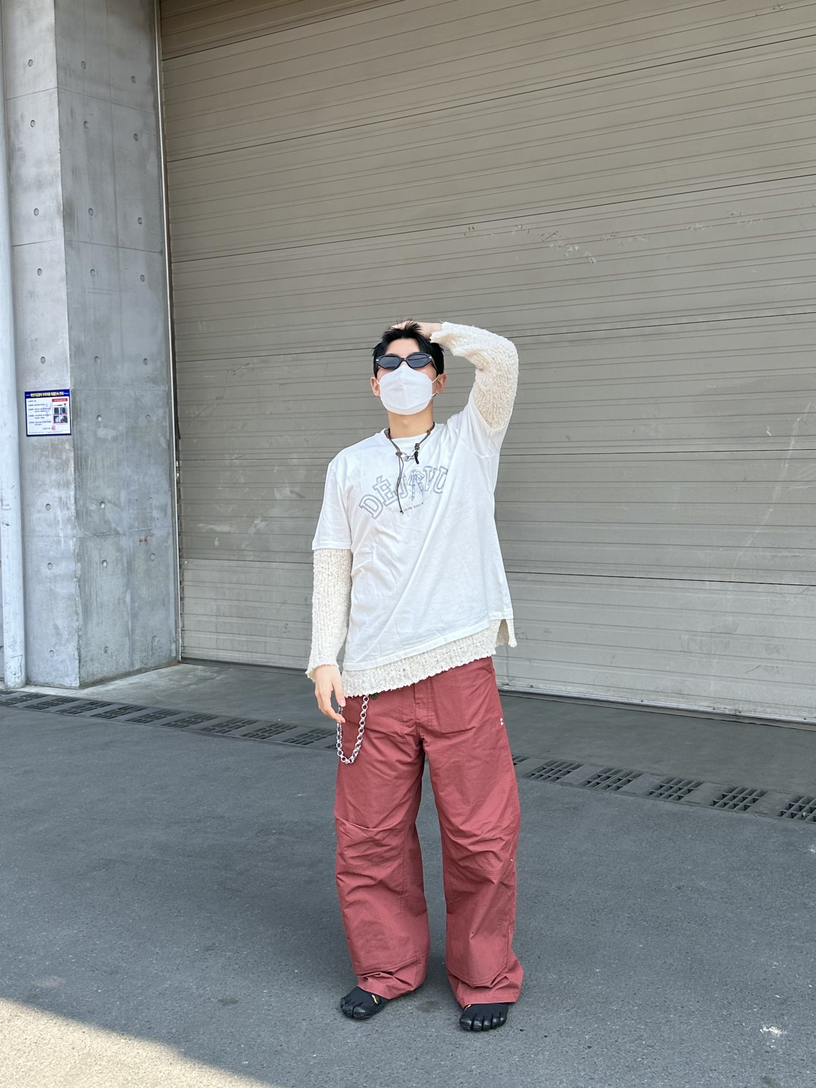 Our Legacy Deja Vu Print Mix Long Sleeve T-Shirt White, Our Legacy Ladon Leather Keychain Olive 착용 스타일 - 3