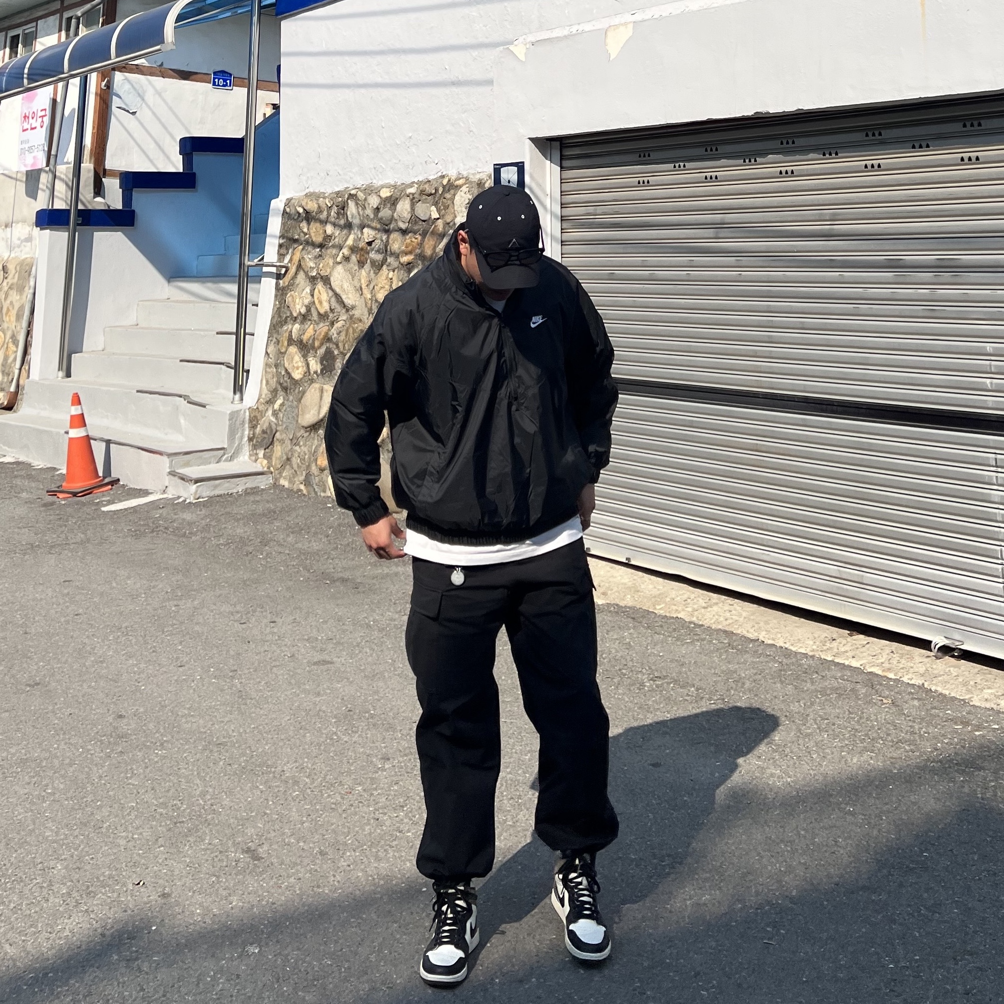 Nike ACG Heritage 86 Cap Black Light Smoke Grey, Gentle Monster x Maison Margiela MM007 Black Black 착용 스타일