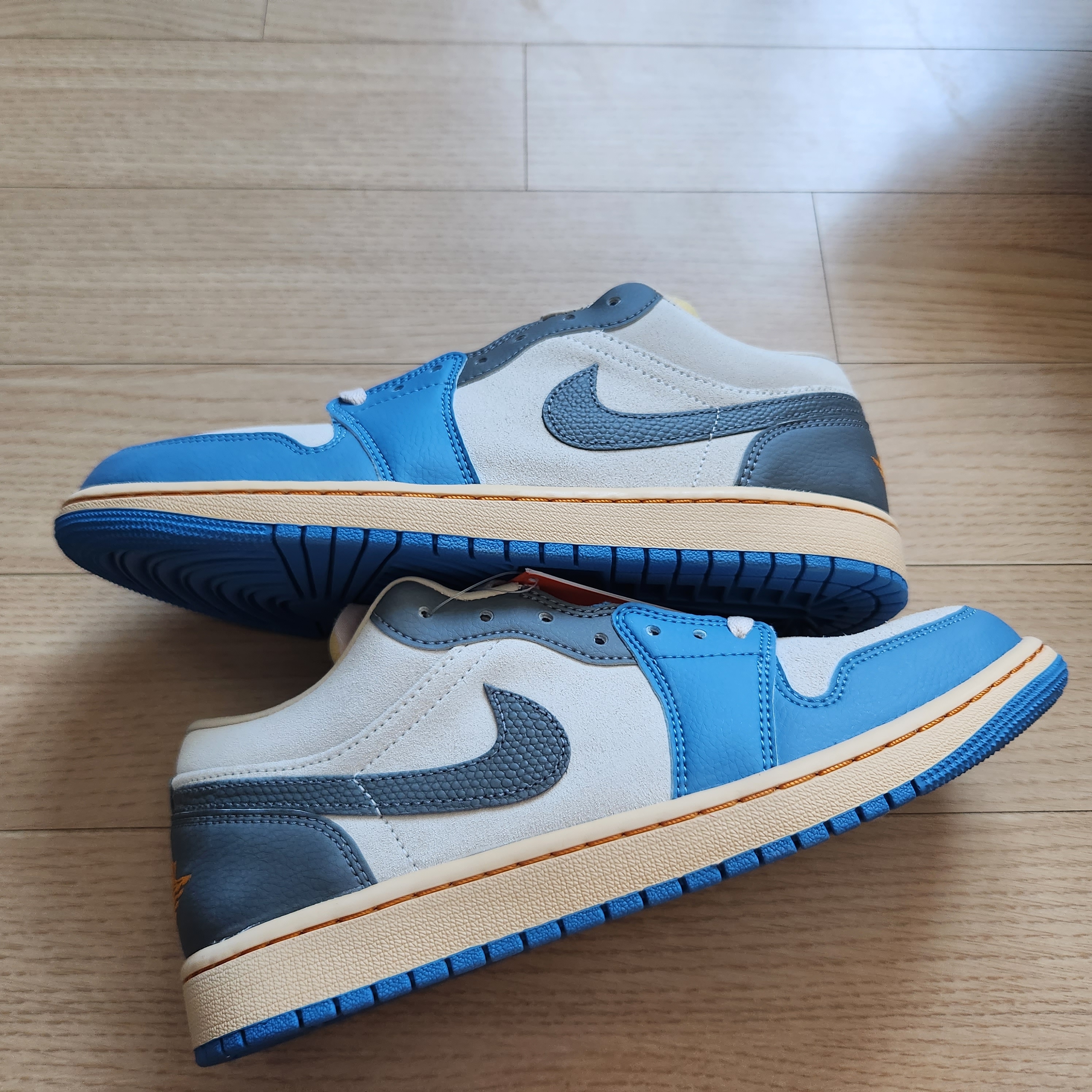 Jordan 1 Low SE Tokyo 96 착용 스타일 - 1