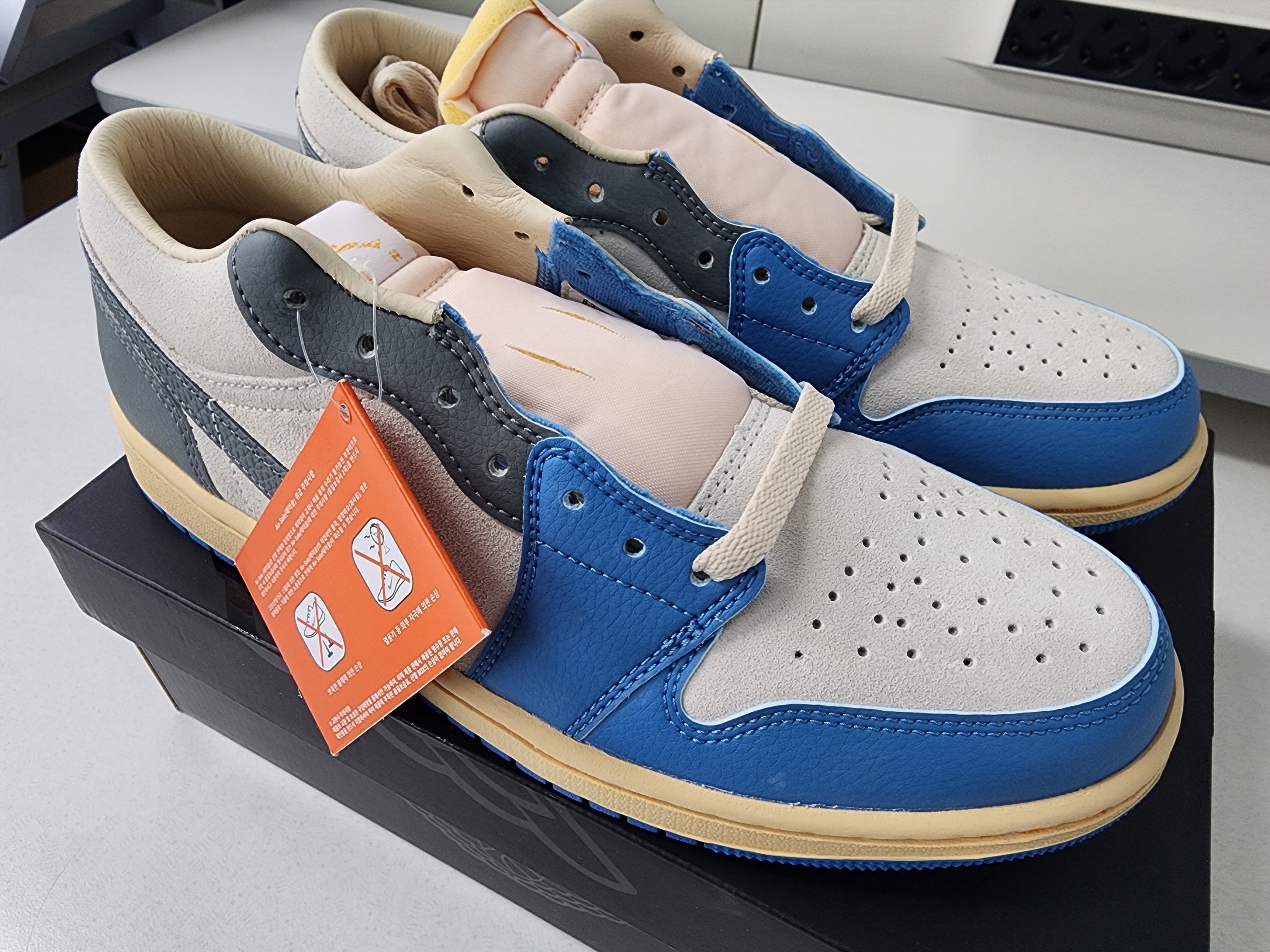 Jordan 1 Low SE Tokyo 96 착용 스타일 - 3