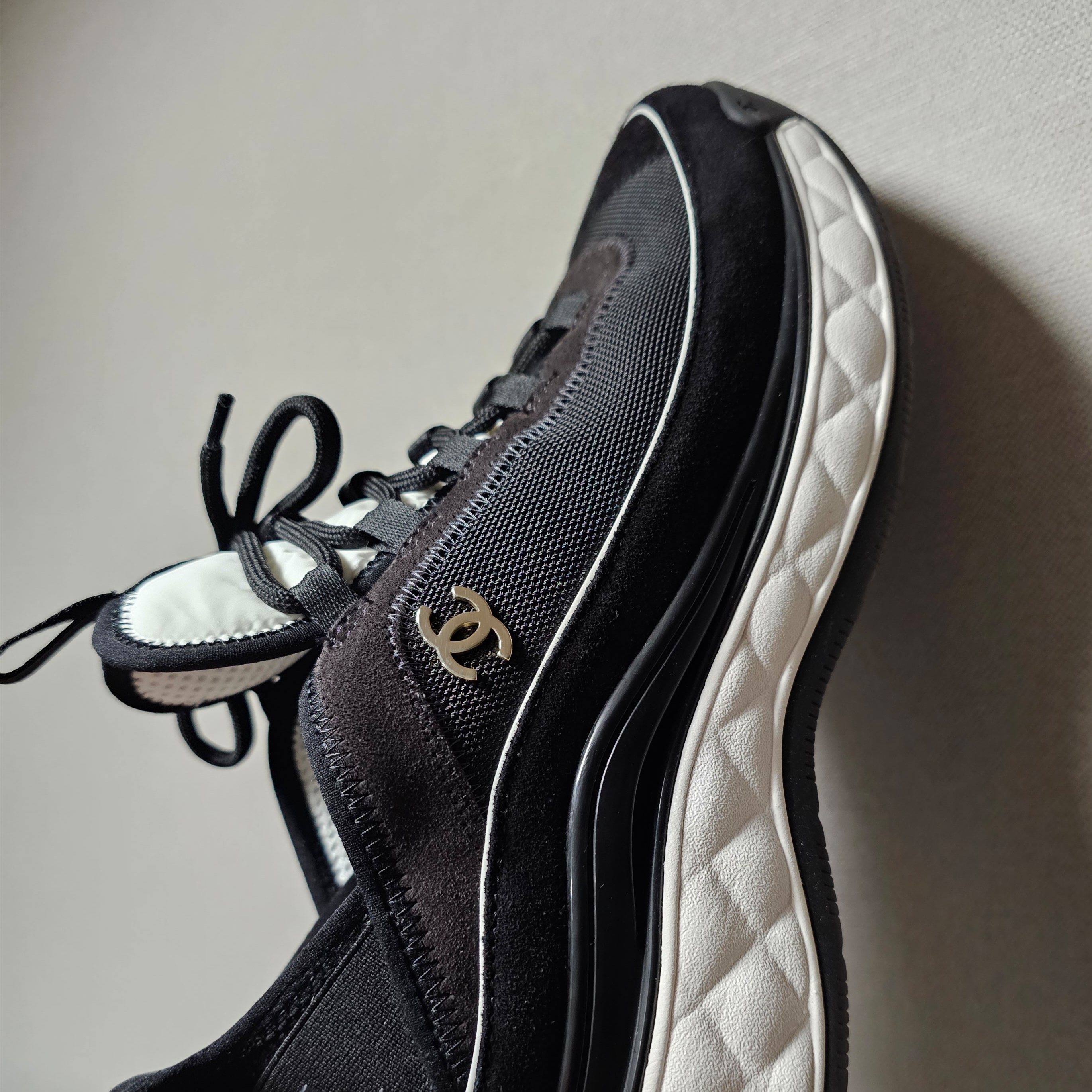 (W) Chanel Mixed Fibers Sneakers Suede Calfskin & Black Dark Grey 착용 스타일