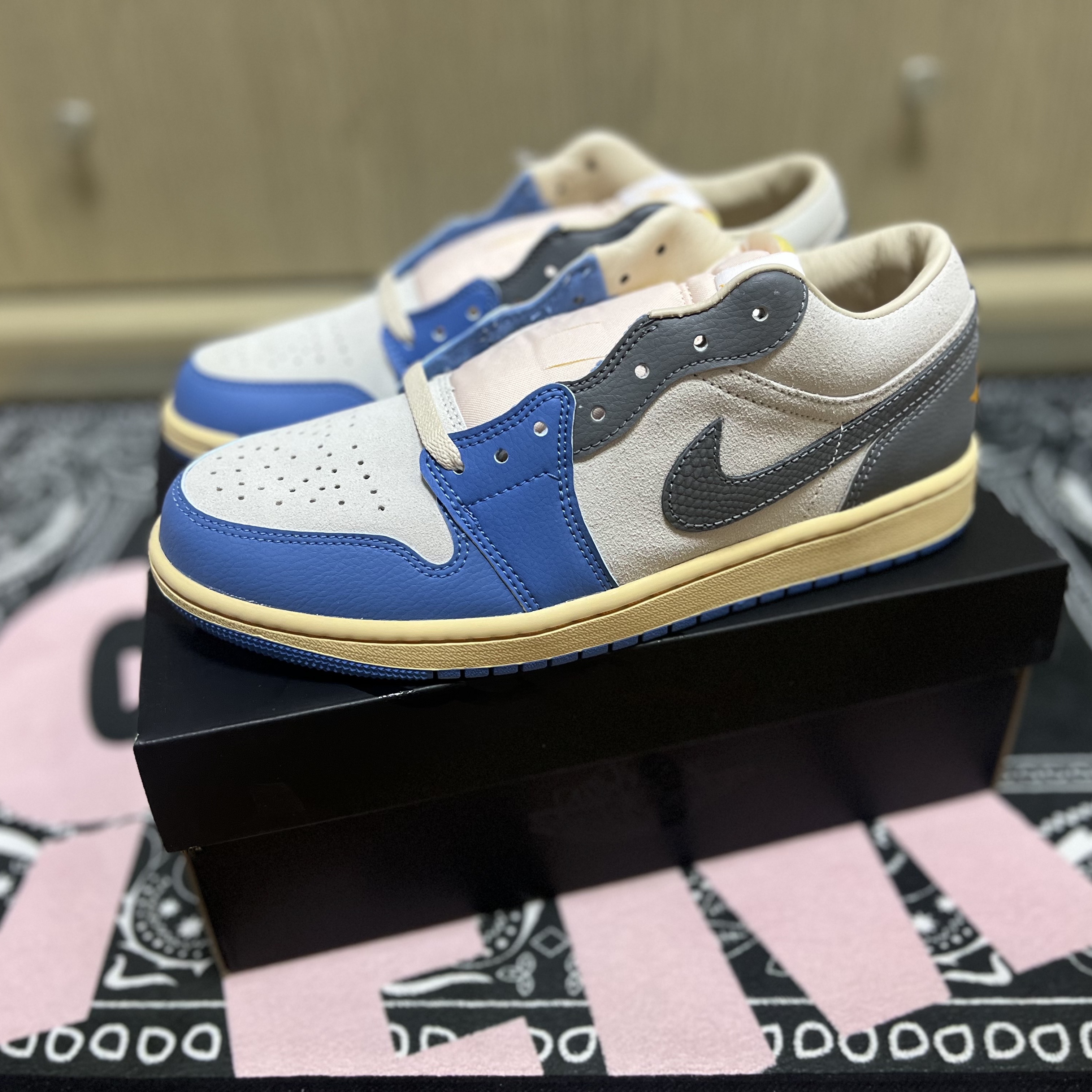 Jordan 1 Low SE Tokyo 96 착용 스타일 - 1
