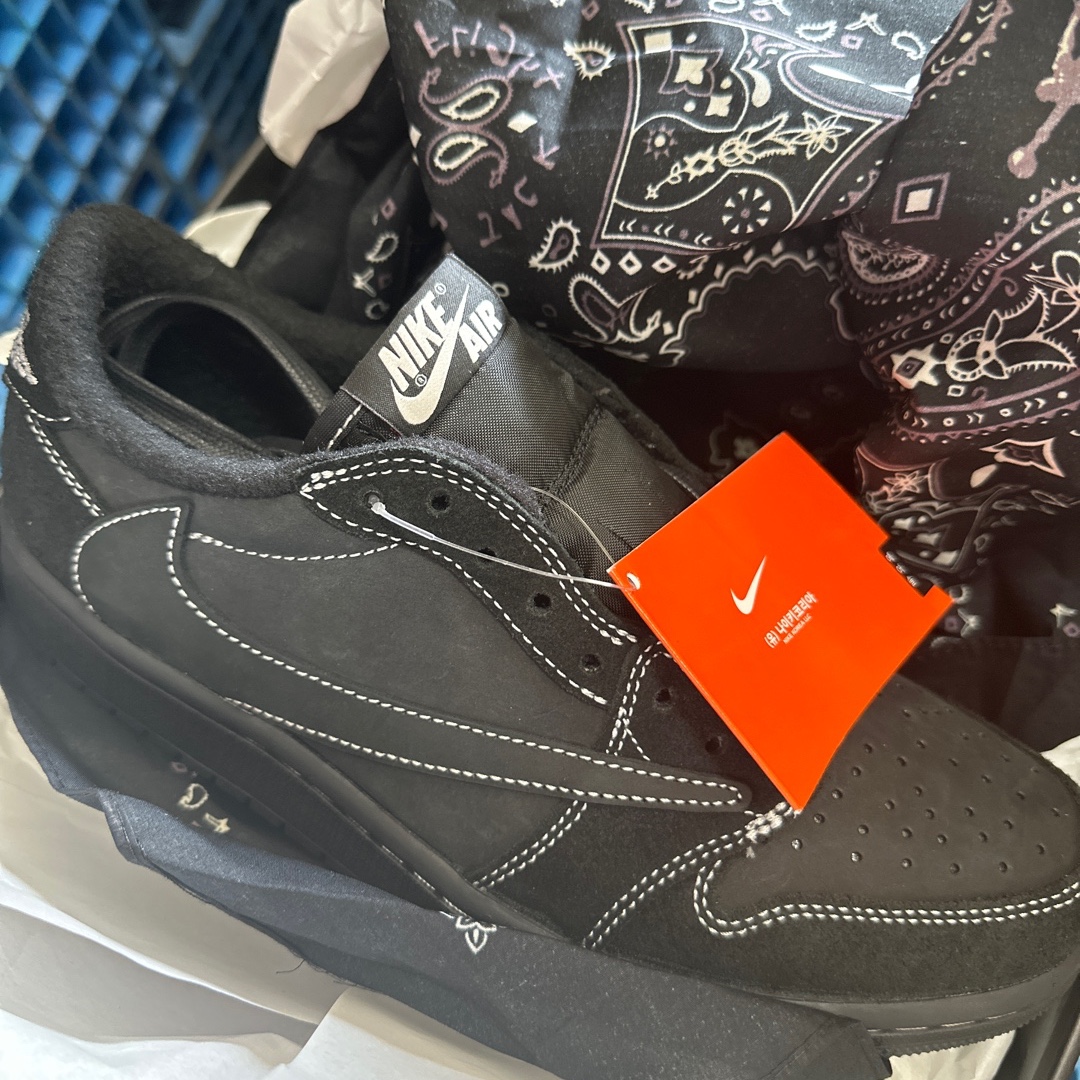 Jordan 1 x Travis Scott Retro Low OG SP Black Phantom 착용 스타일