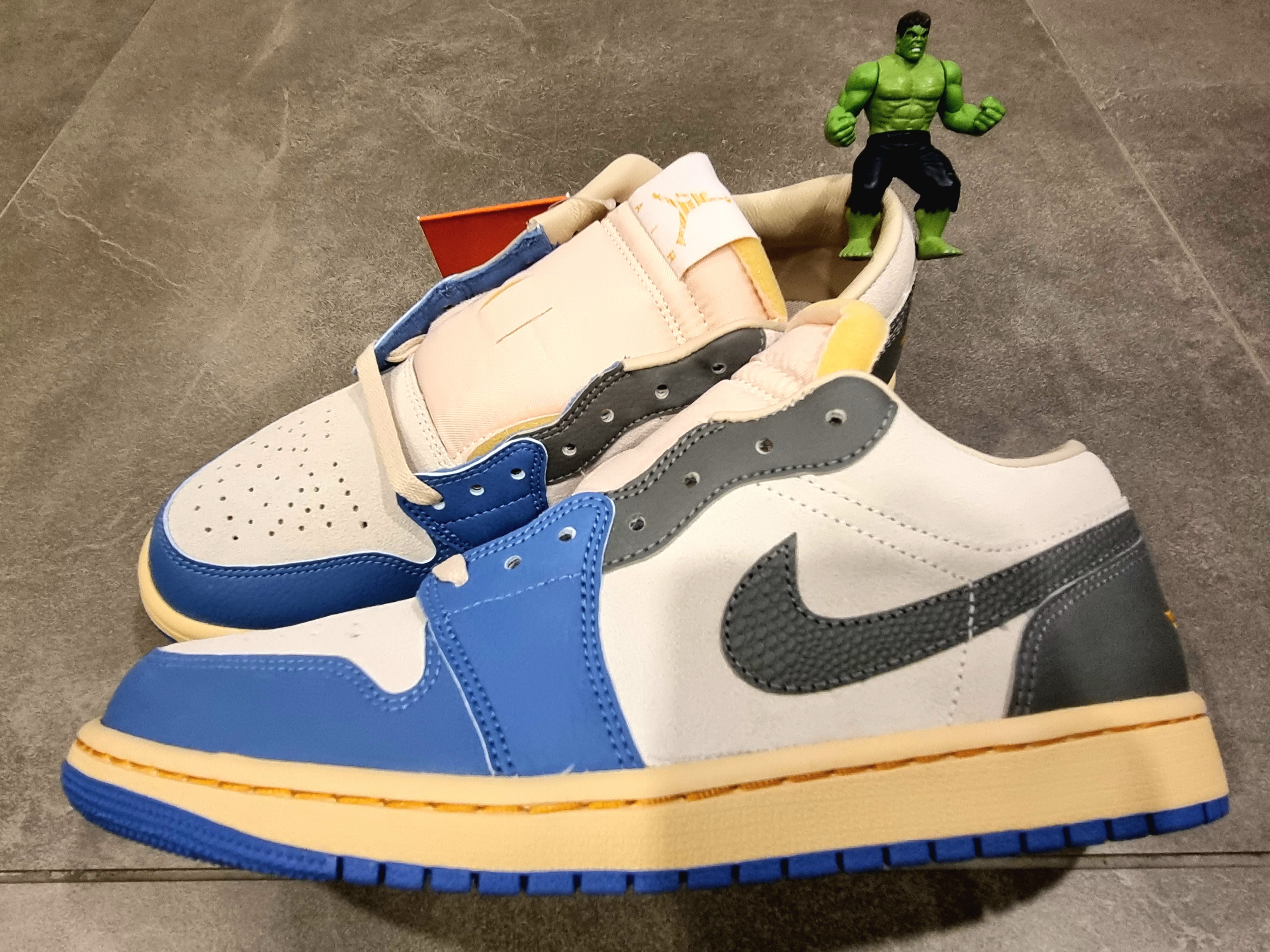 Jordan 1 Low SE Tokyo 96 착용 스타일 - 1