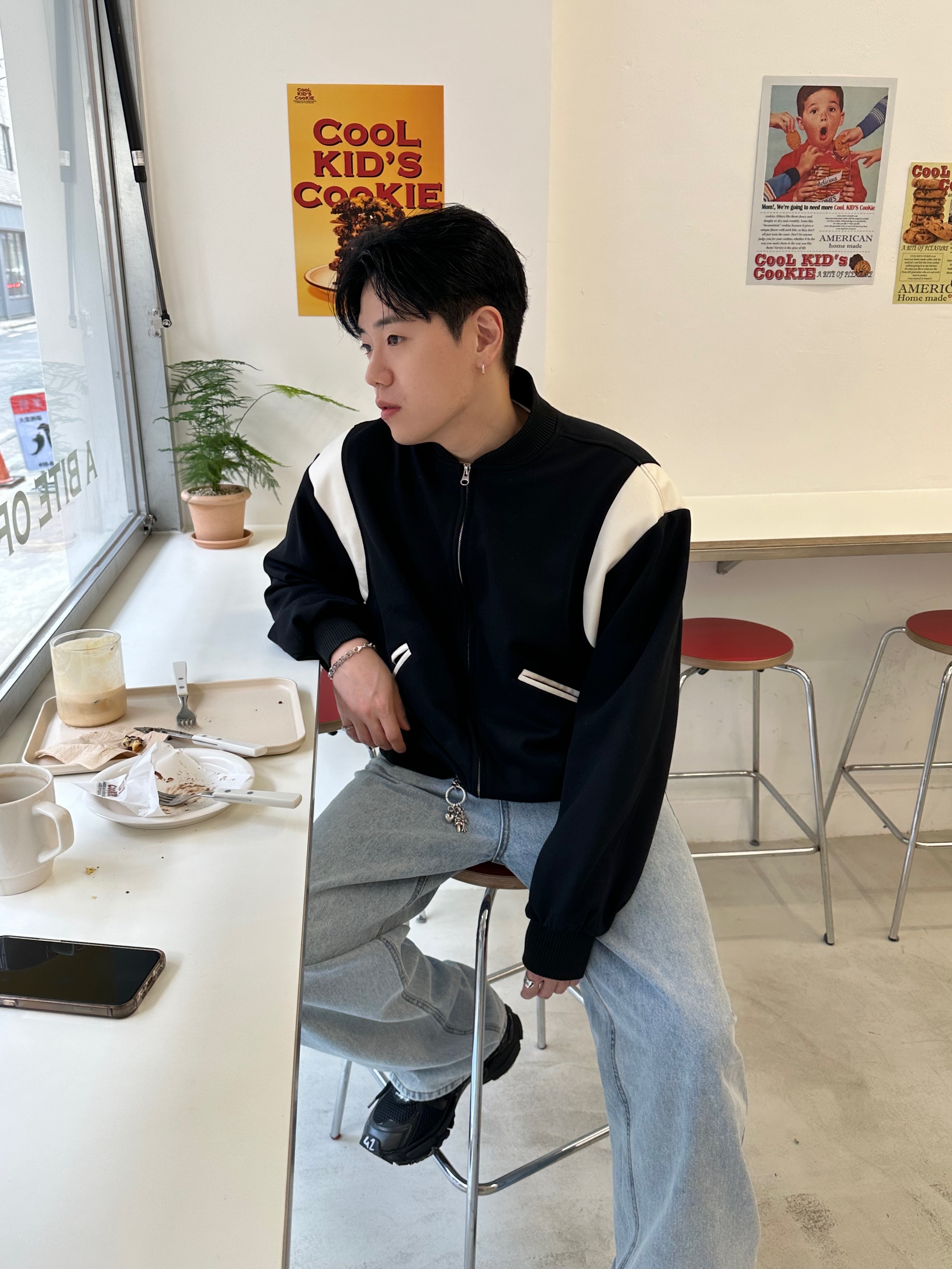 Balenciaga Runner Sneakers Black 착용 스타일 - 5