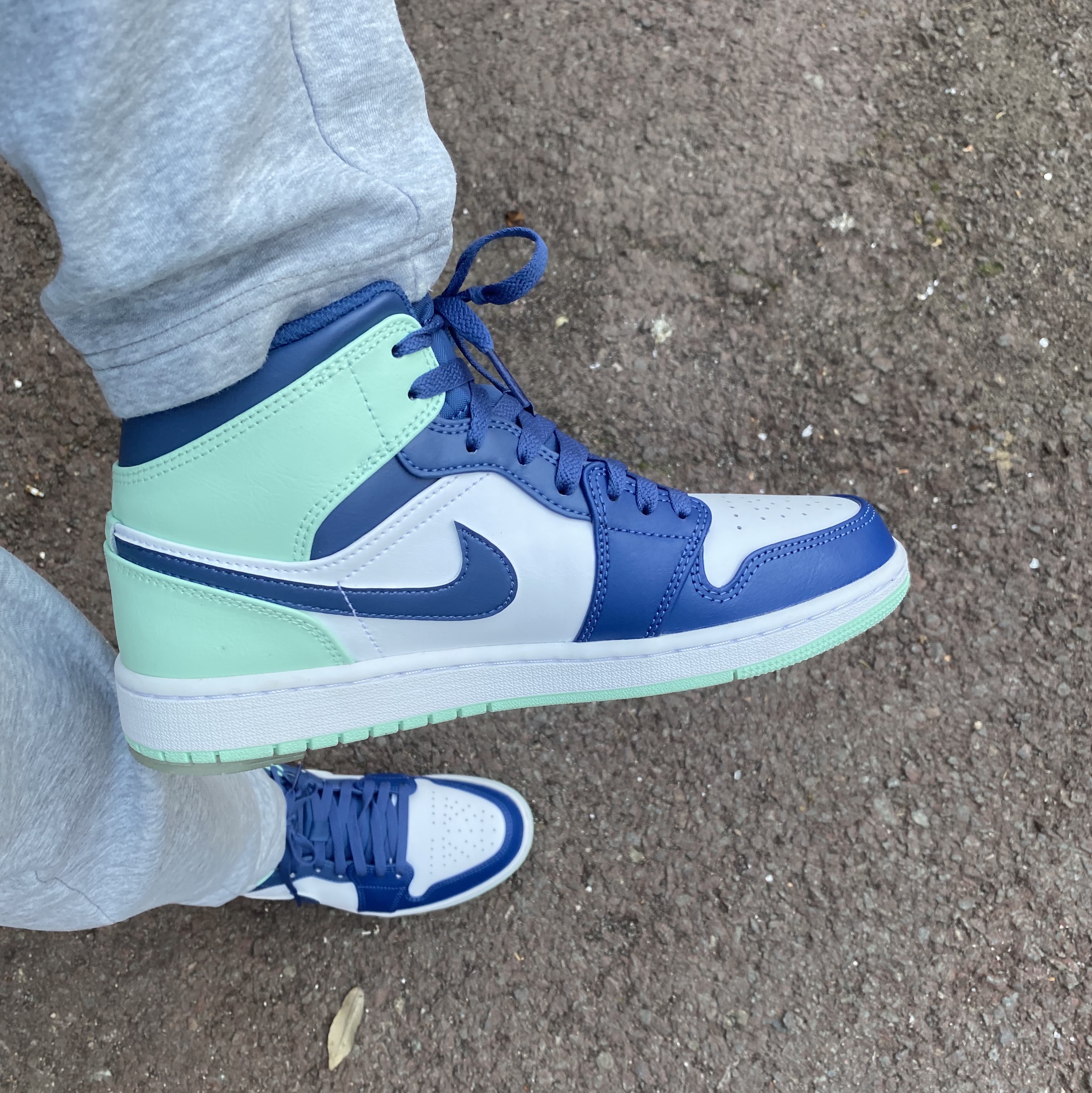 Jordan 1 Mid Blue Mint, Jordan Essential Fleece Pants Carbon Heather - Asia 착용 스타일 - 5