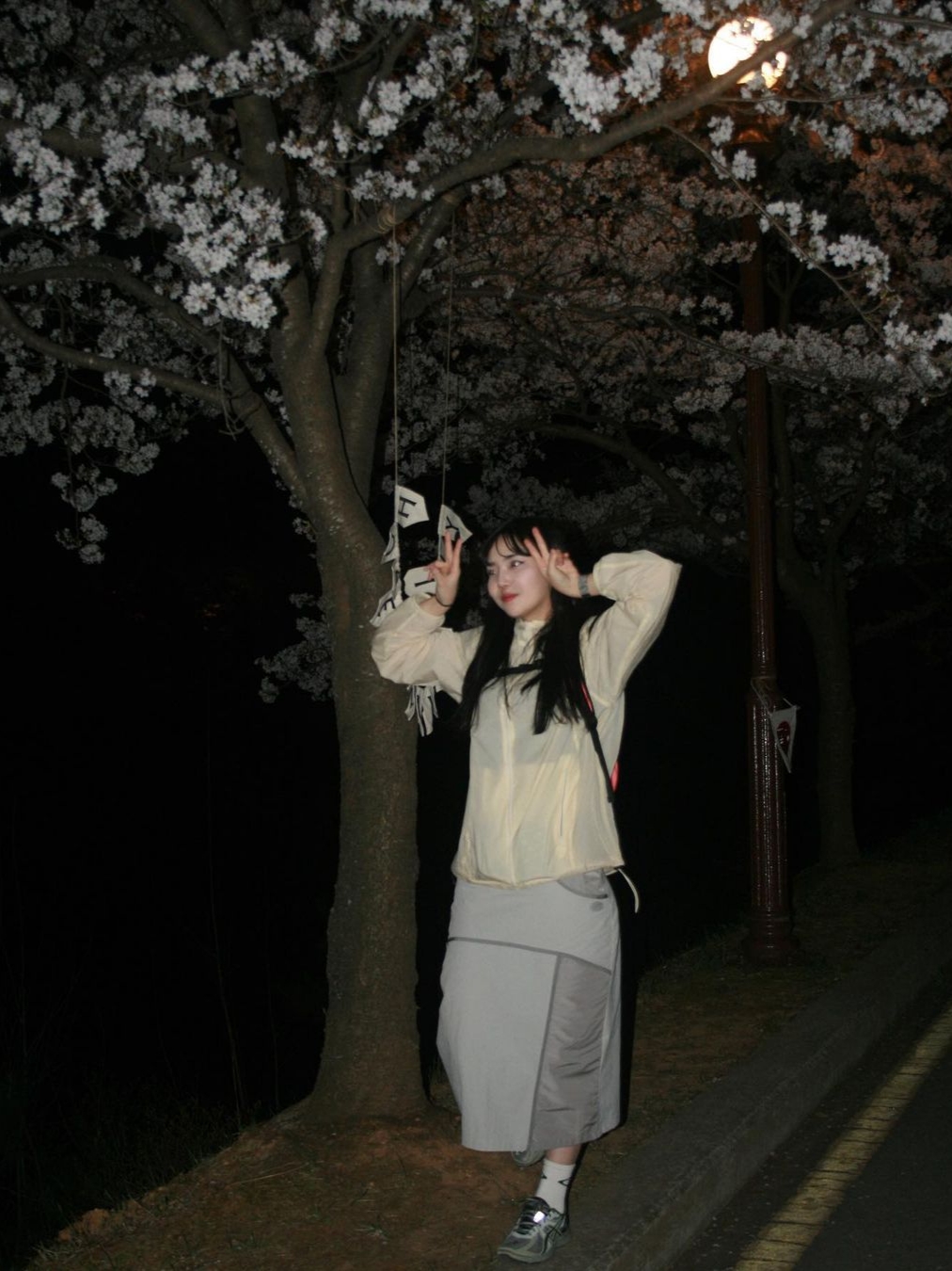 Art Of Field Flap Pocket Long Skirt Khaki Beige 착용 스타일 - 2