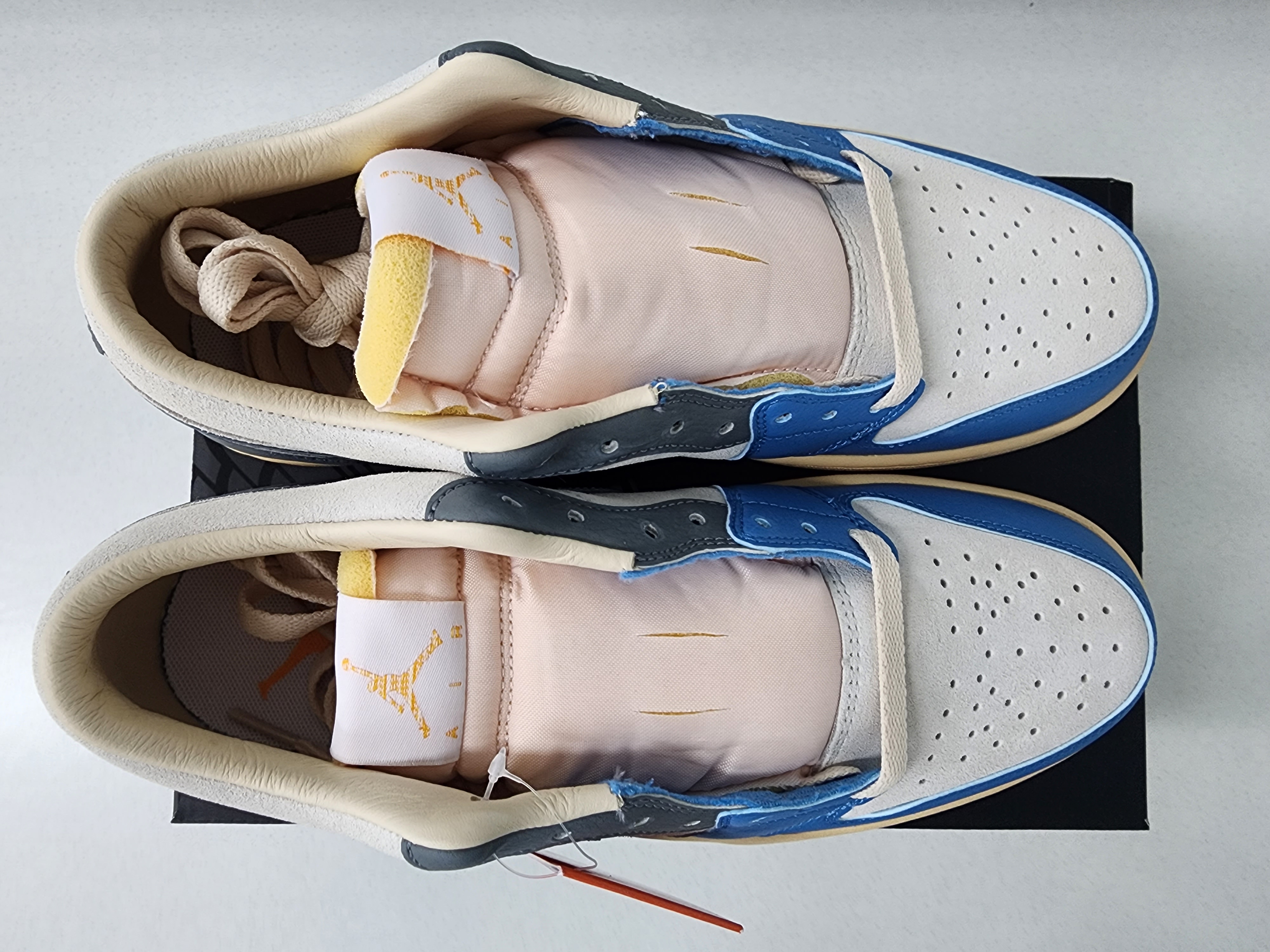 Jordan 1 Low SE Tokyo 96 착용 스타일 - 2