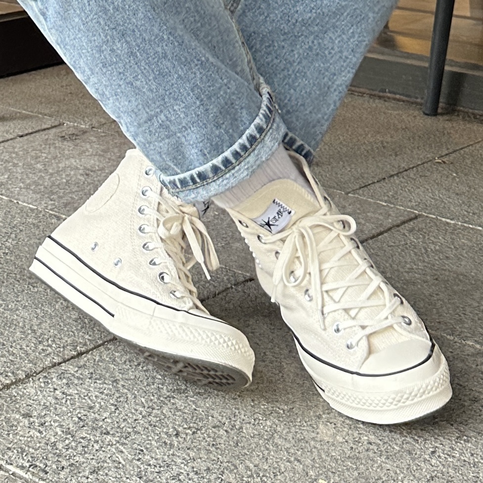 Converse x Stussy Chuck 70 High Natural Ivory, Stussy Popsicle T-Shirt White 착용 스타일 - 1