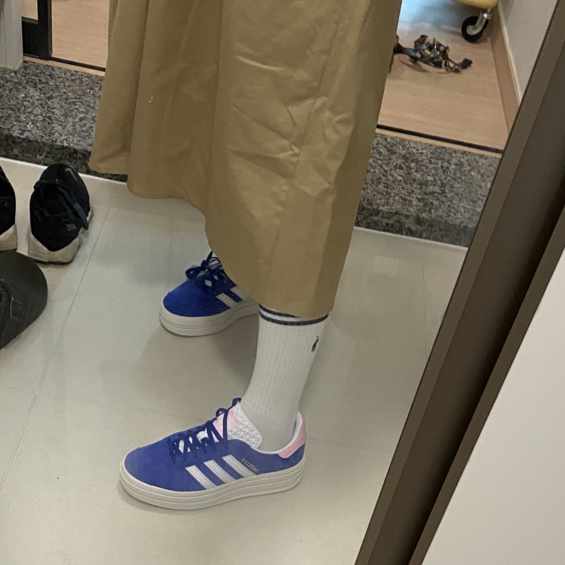 (W) Adidas Gazelle Bold Blue Pink 착용 스타일 - 1