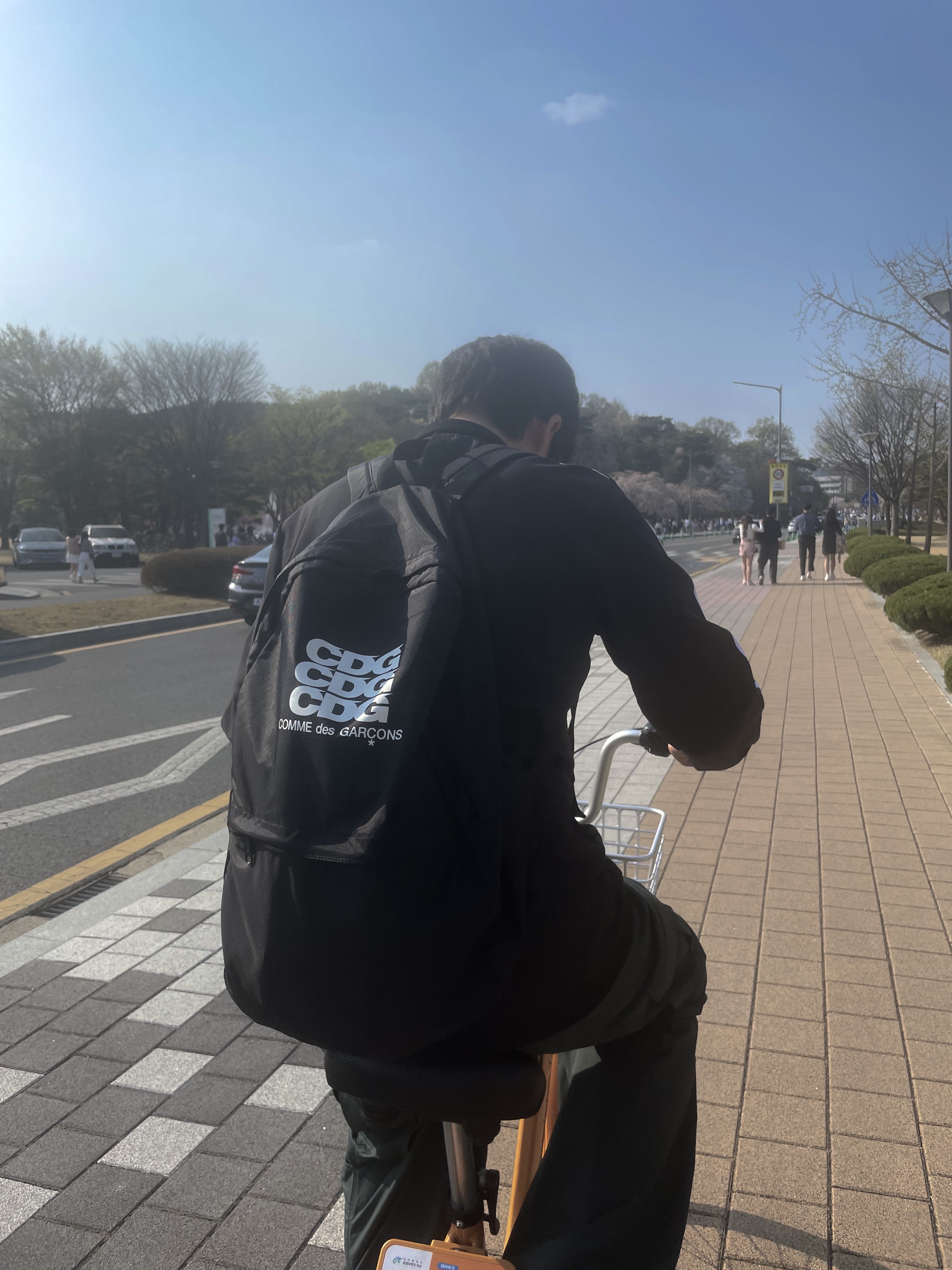 Adidas Adimatic Bright Yellow Blue, CDG Backpack Black 착용 스타일 - 4