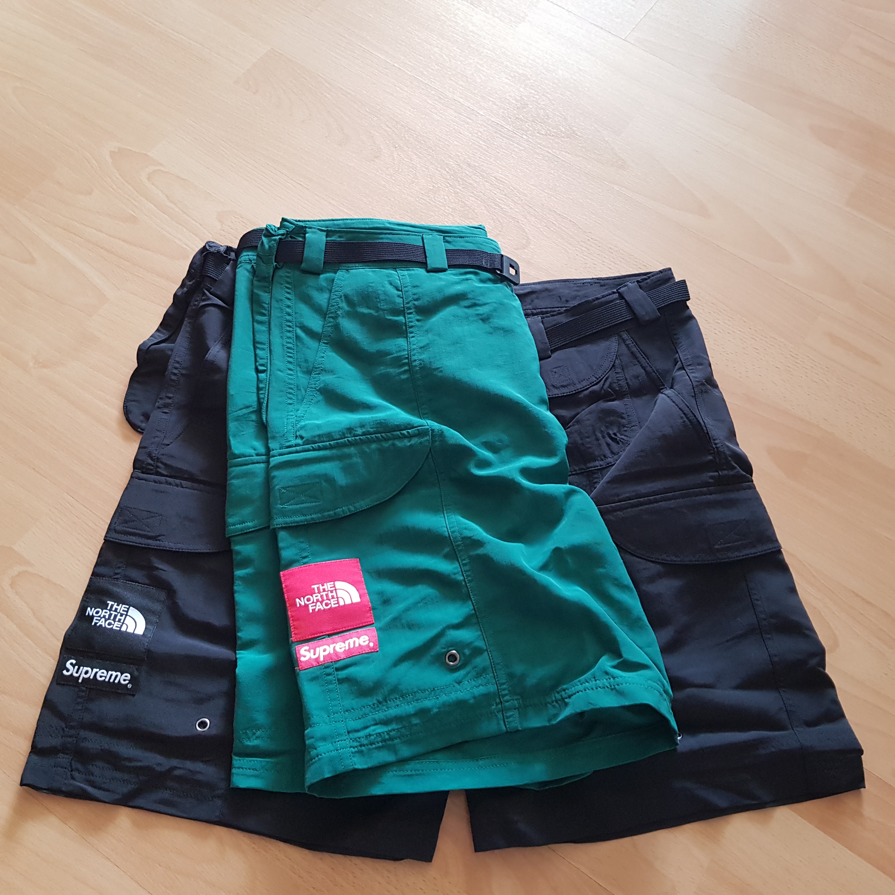 Supreme x The North Face Trekking Packable Belted Shorts Dark Green - 22SS, Supreme x The North Face Trekking Packable Belted Shorts Black - 22SS 착용 스타일 - 1