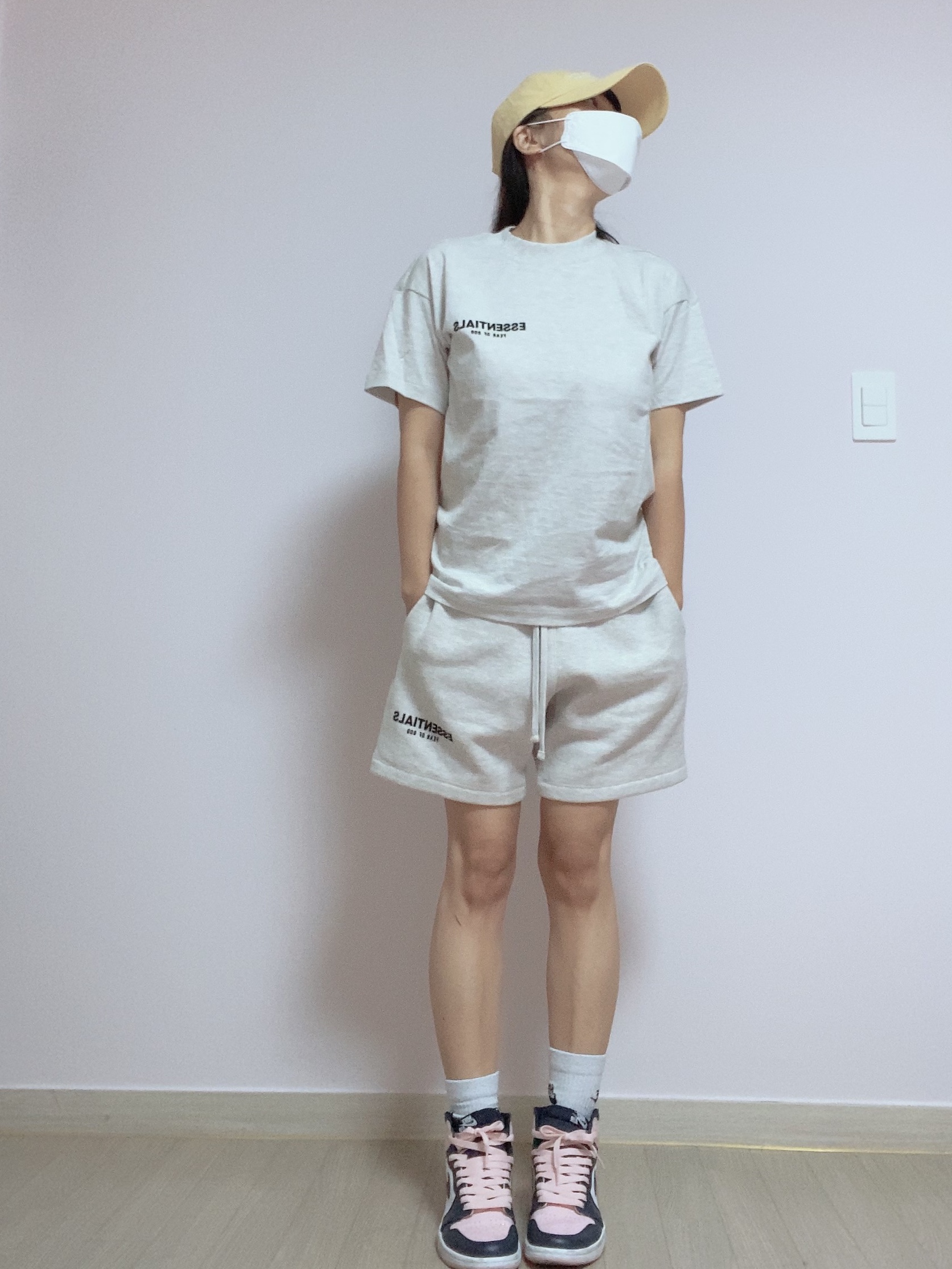 Essentials The Core Collection Sweatshorts Light Oatmeal, (Kids) Essentials The Core Collection T-Shirt Light Oatmeal 착용 스타일 - 2