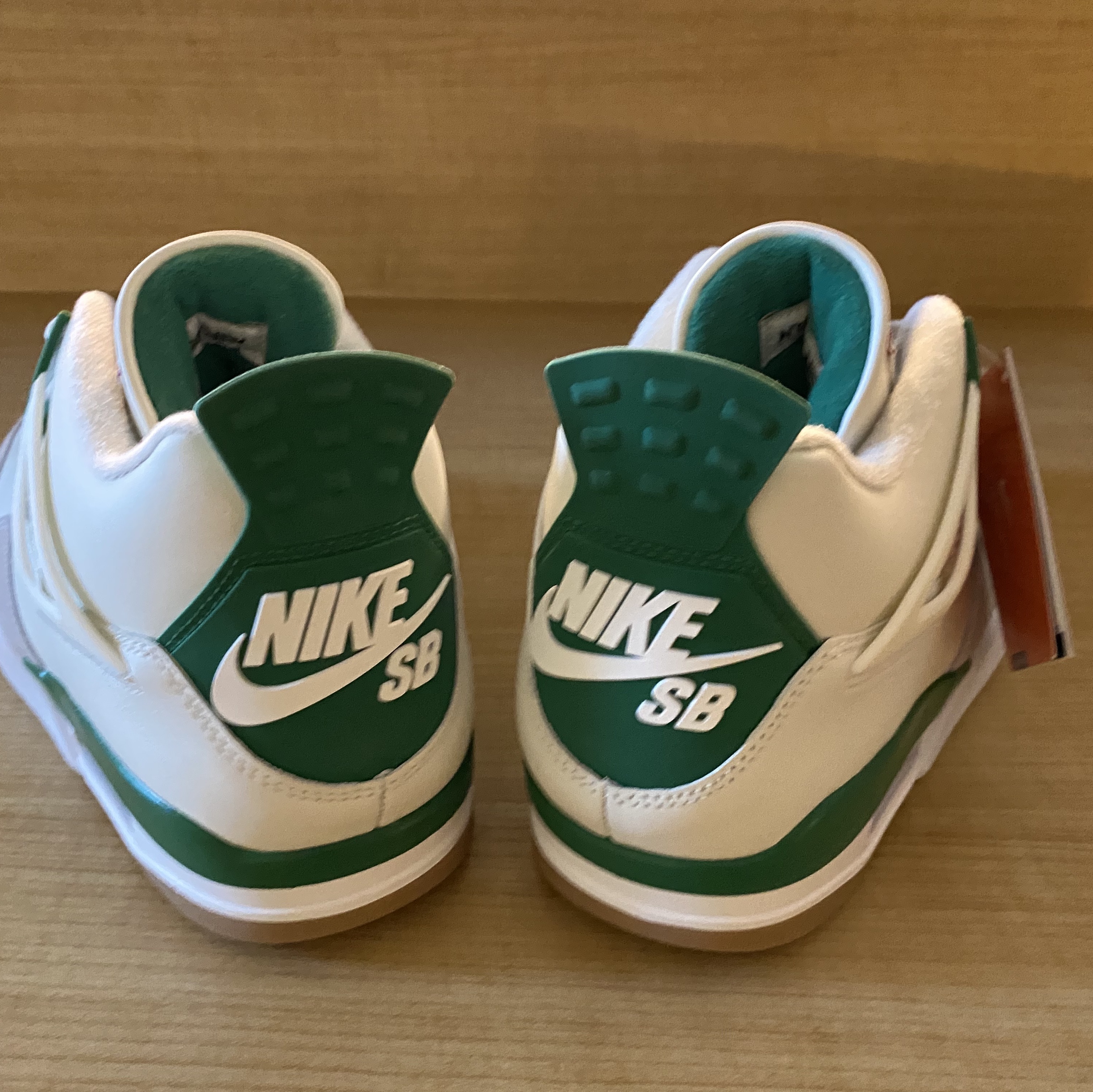 Jordan 4 x Nike SB Retro SP Pine Green 착용 스타일 - 3