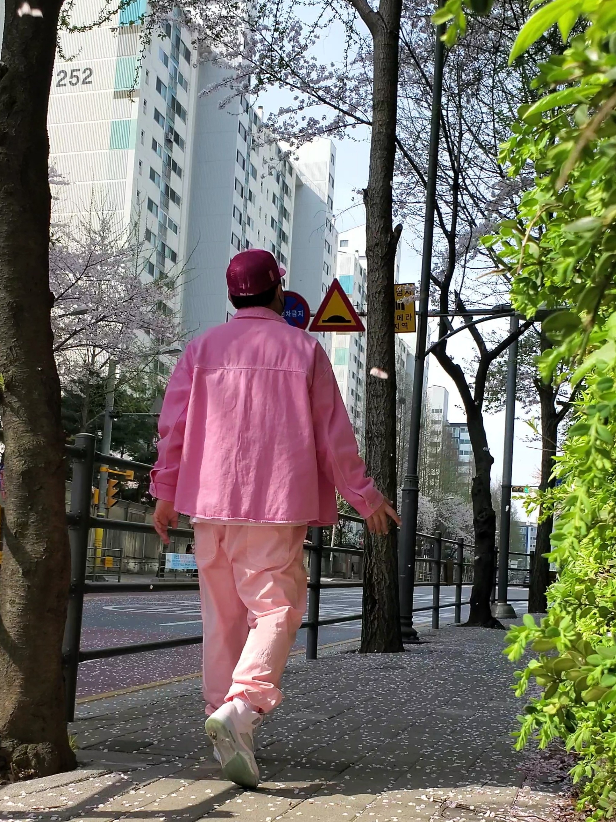 Supreme Box Logo Mesh Back New Era Pink - 22SS, Jordan 5 Retro SE Regal Pink 착용 스타일 - 2