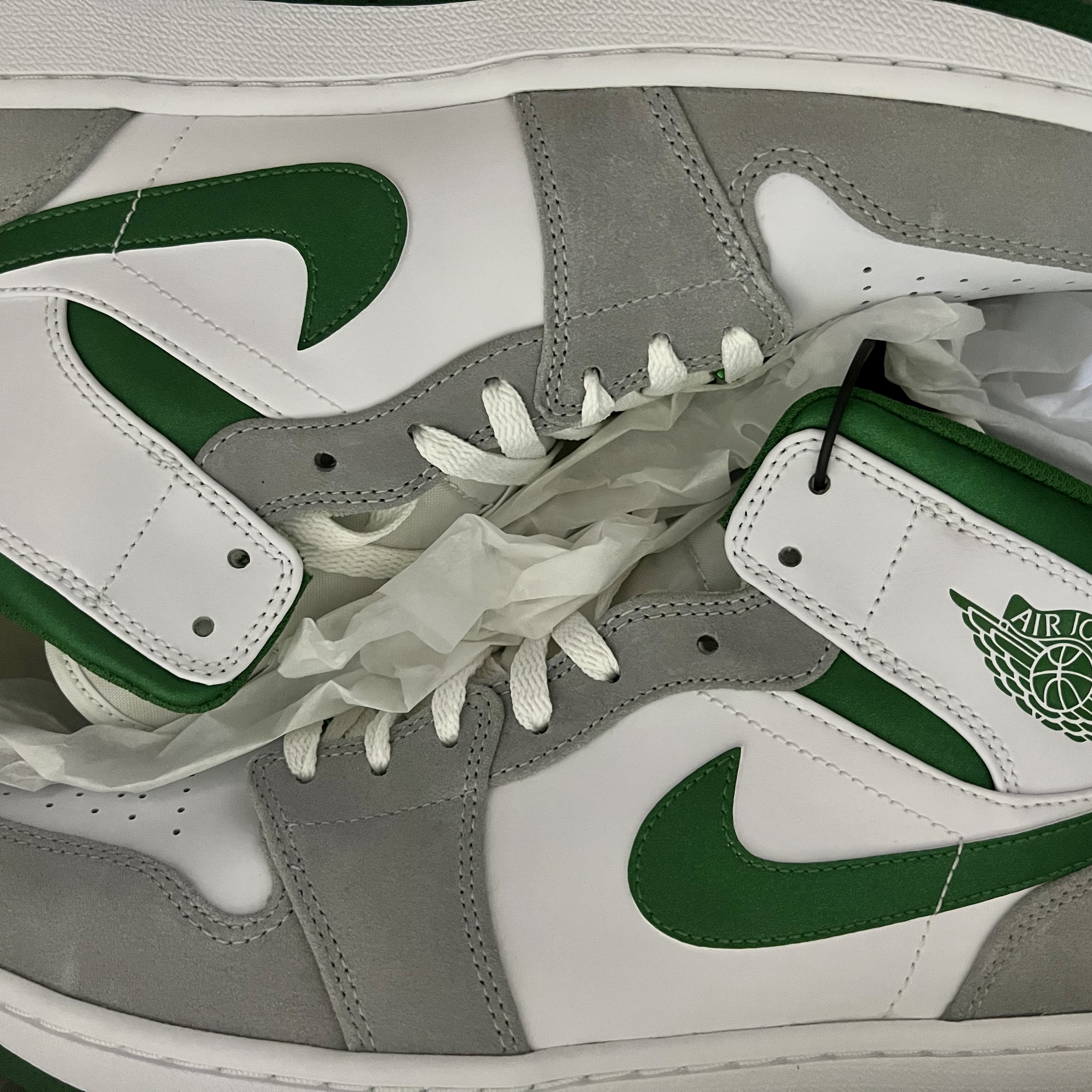 Jordan 1 Mid SE Pine Green Light Smoke Grey 착용 스타일