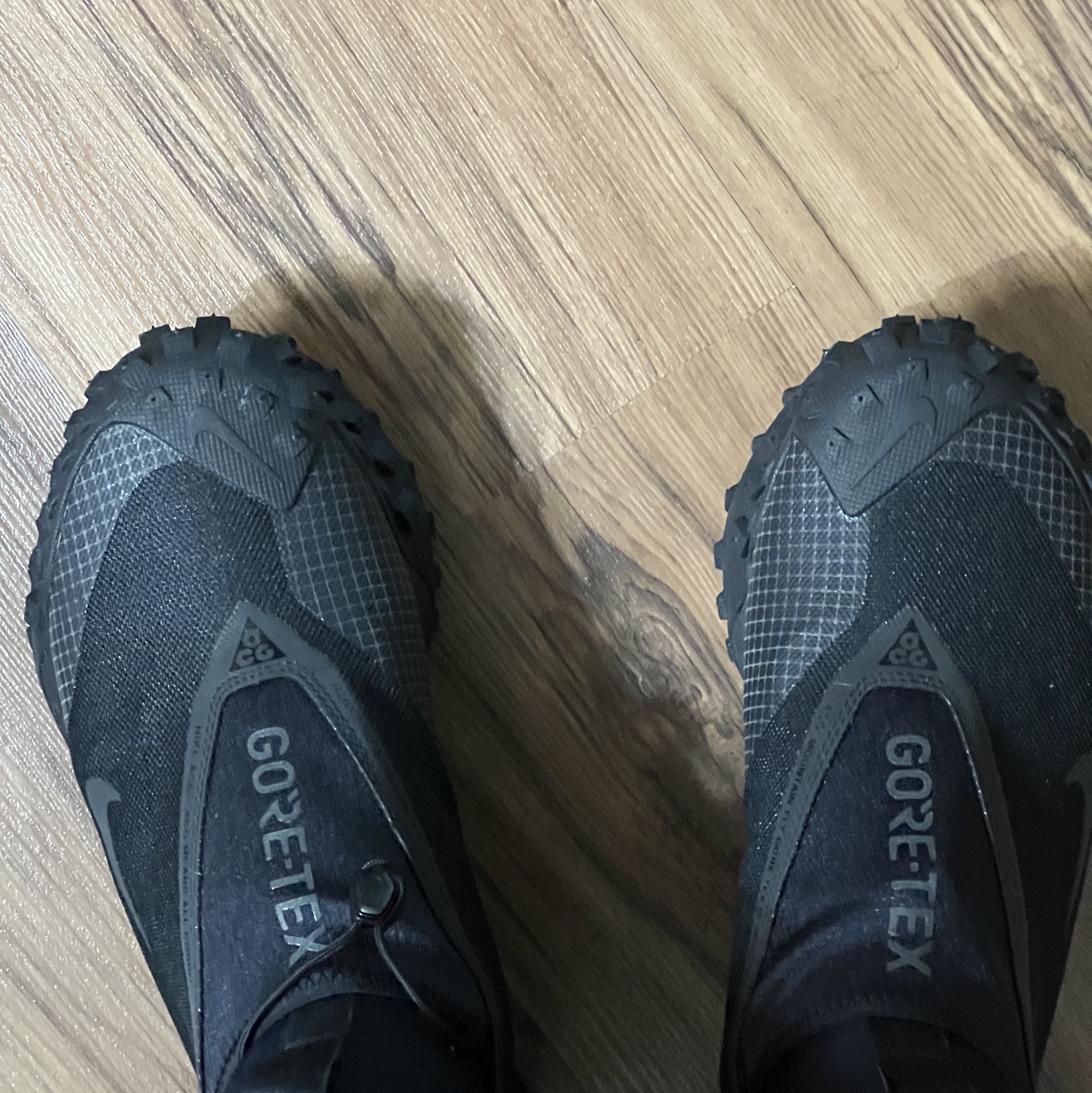 Nike ACG Mountain Fly Gore-Tex Black and Dark Grey 착용 스타일
