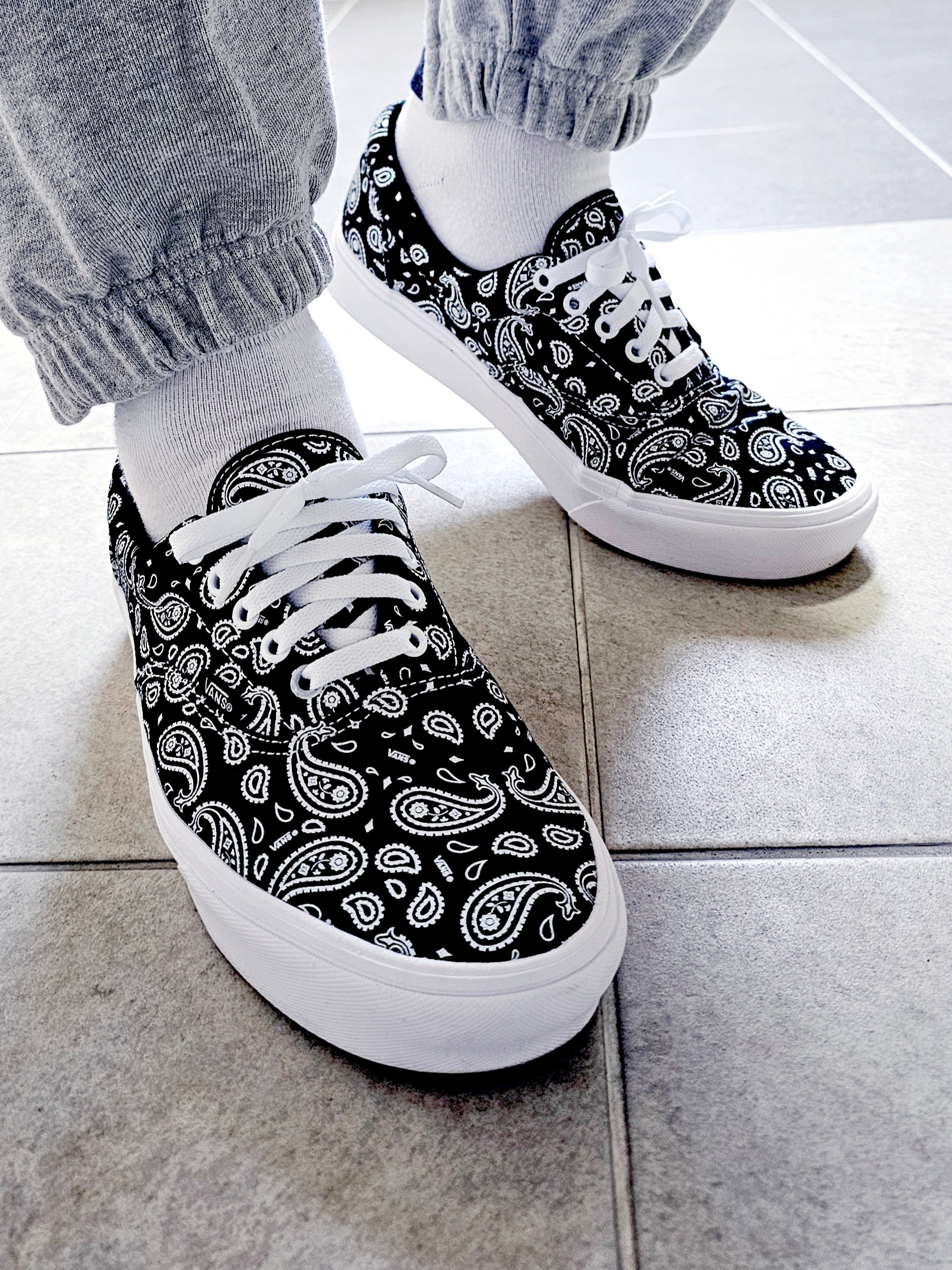 Vans Paisley ComfyCush Era Black 착용 스타일