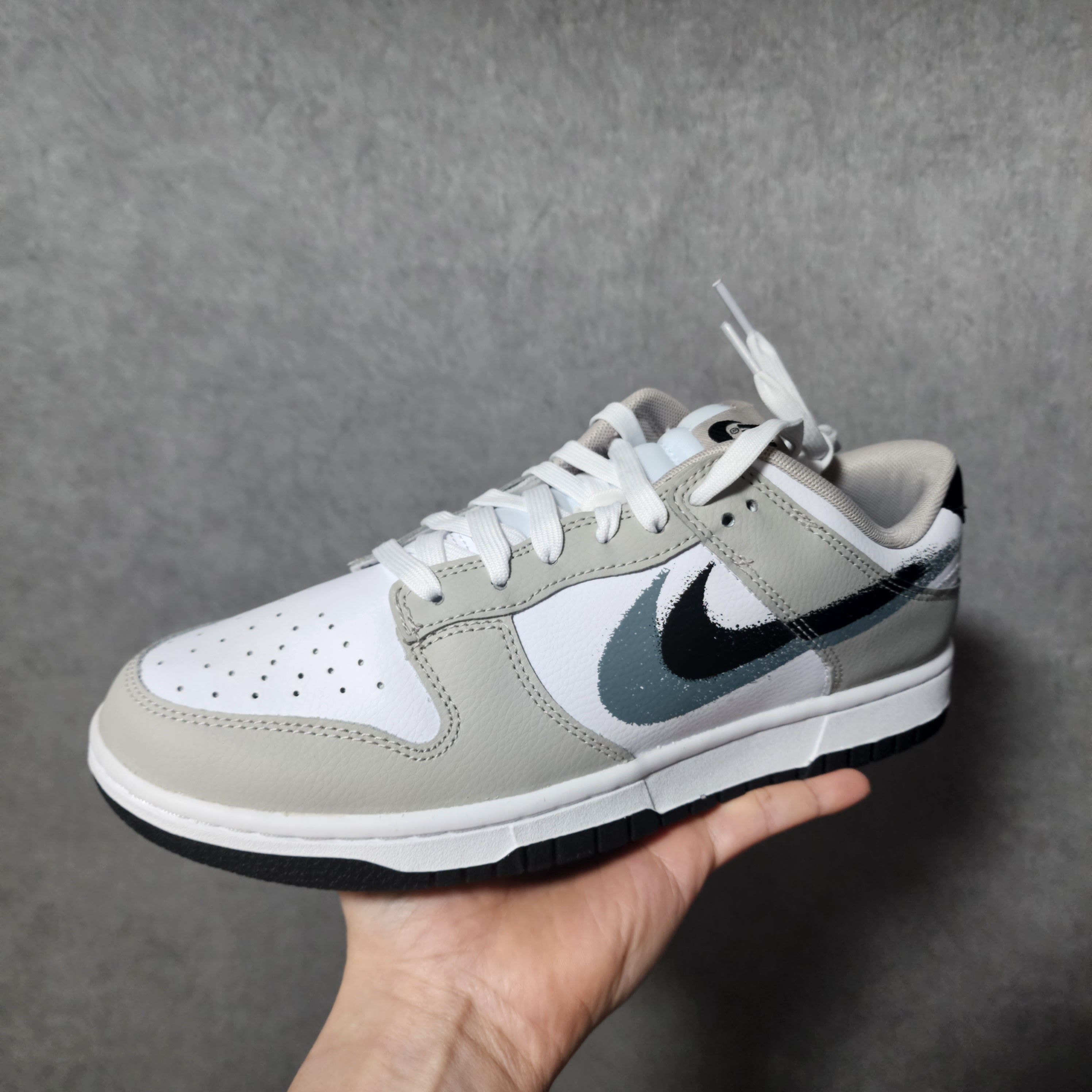 Nike Dunk Low Cool Grey White 착용 스타일