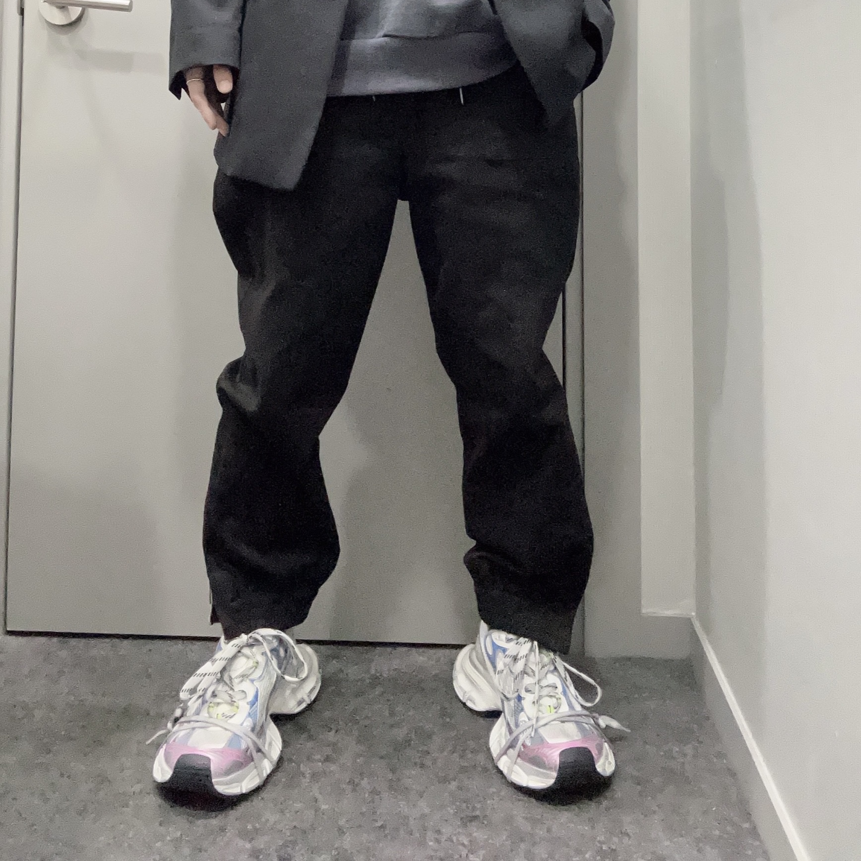 Balenciaga 3XL Sneakers White Red Blue 착용 스타일