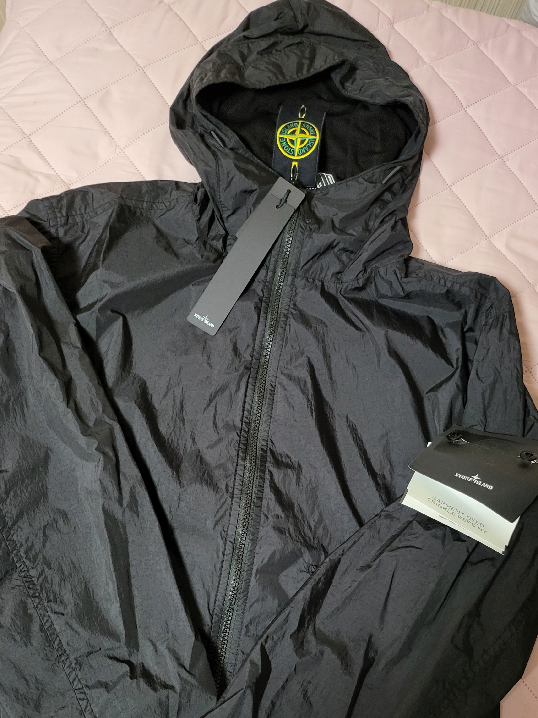 Stone Island 40522 Crinkle Reps Nylon Garment Dyed Hooded Jacket Black - 23SS 착용 스타일