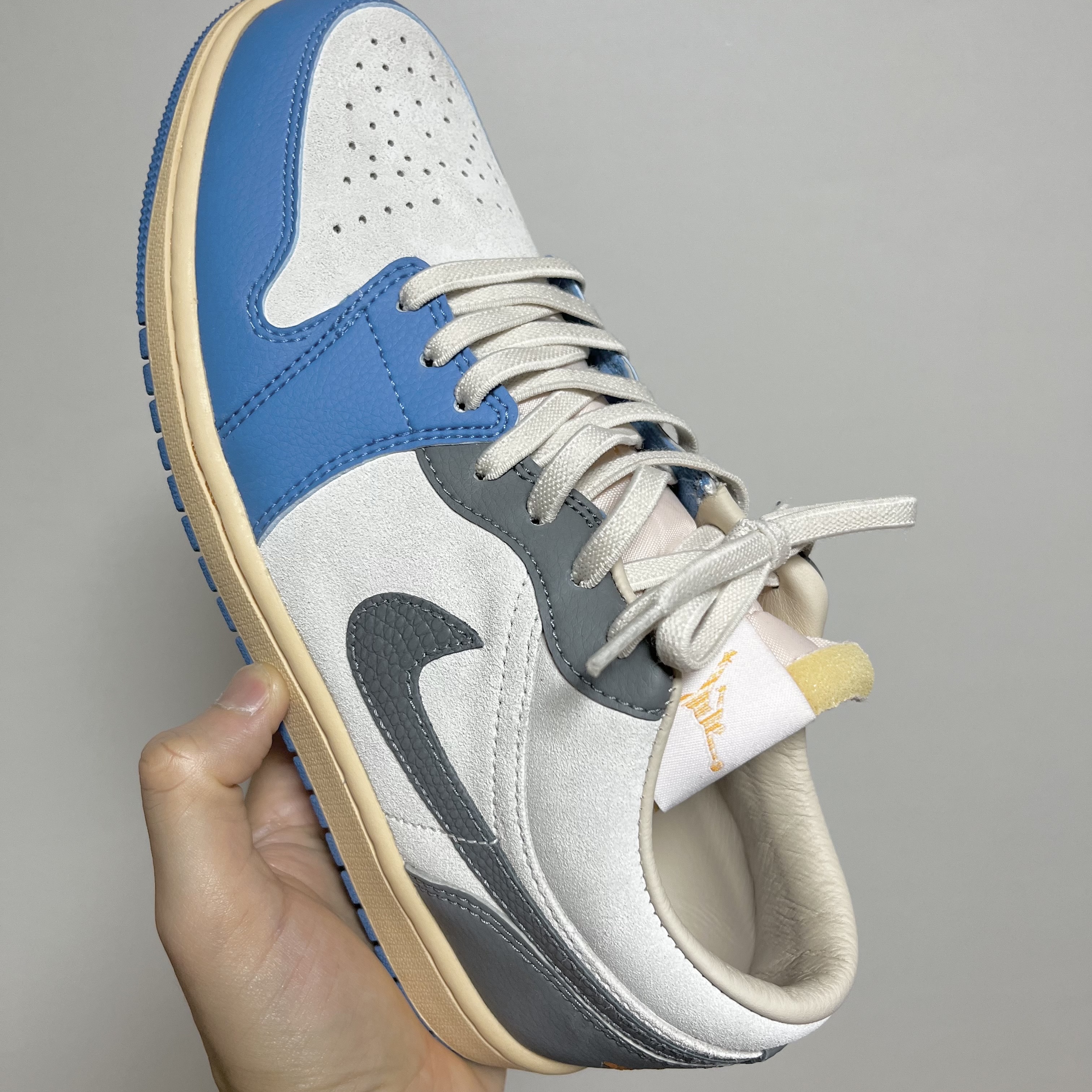 Jordan 1 Low SE Tokyo 96 착용 스타일 - 3