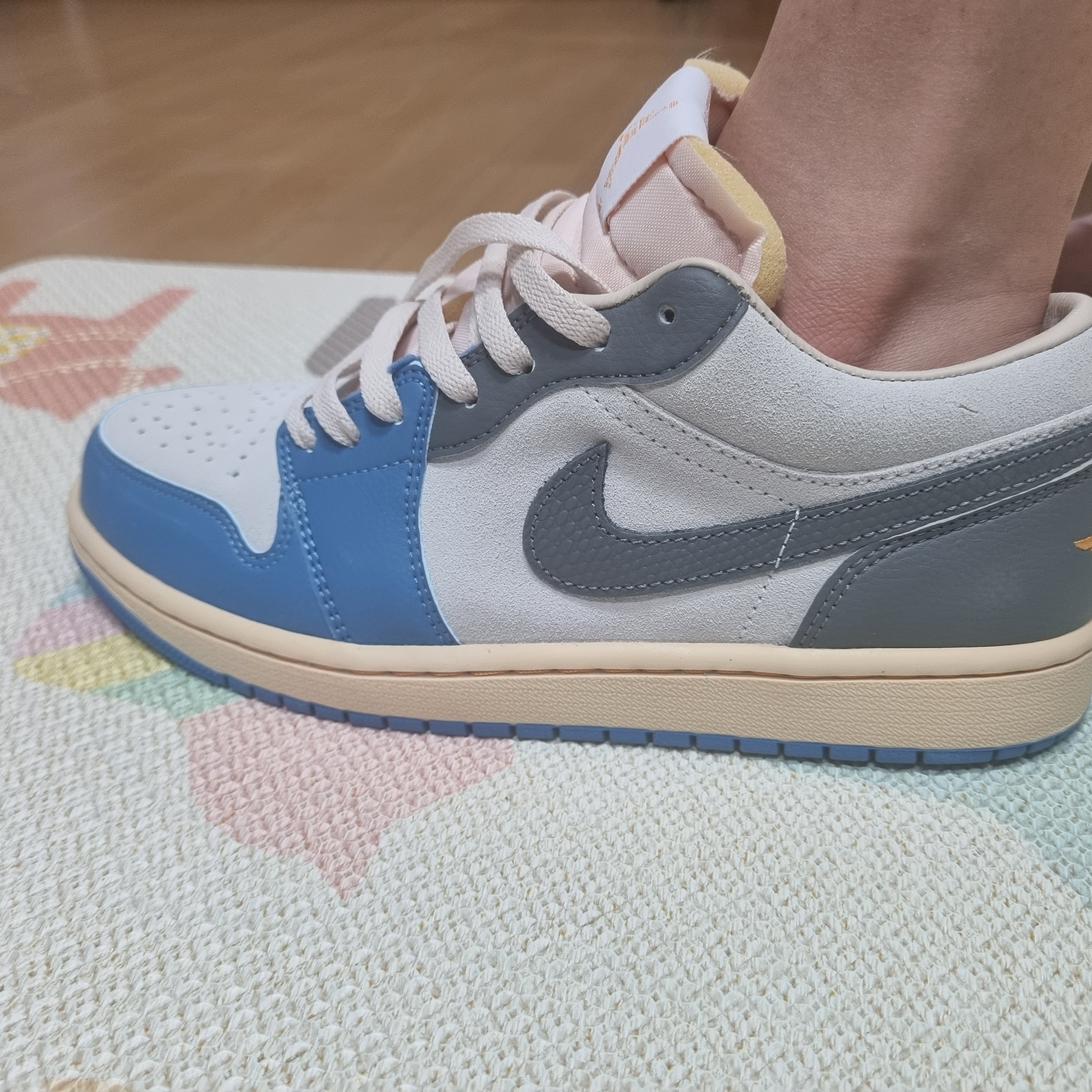 Jordan 1 Low SE Tokyo 96 착용 스타일 - 2