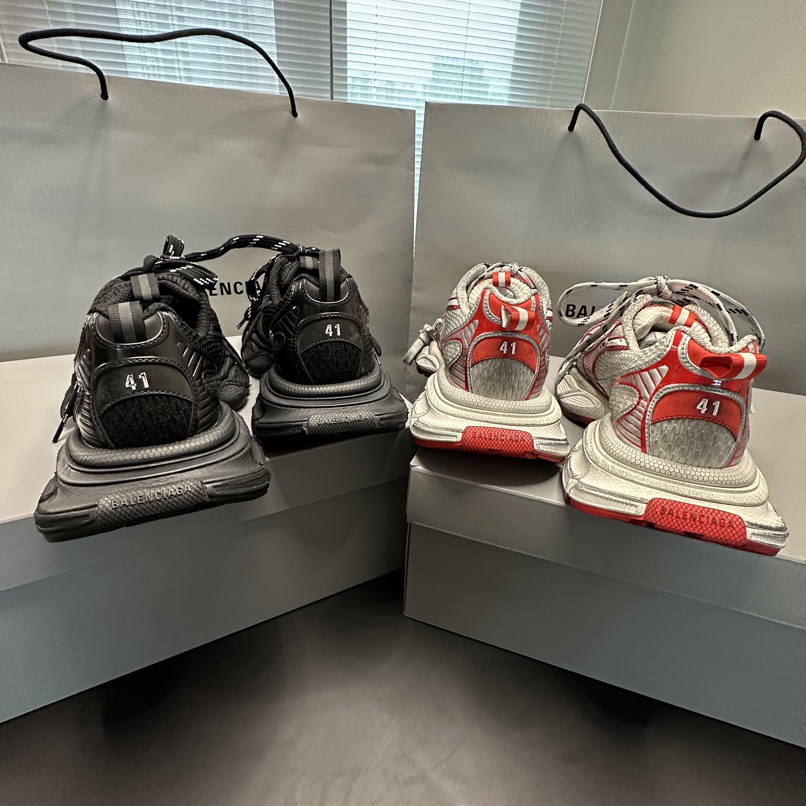 Balenciaga 3XL Sneakers White Red, Balenciaga 3XL Ski Sneakers Black 착용 스타일 - 4