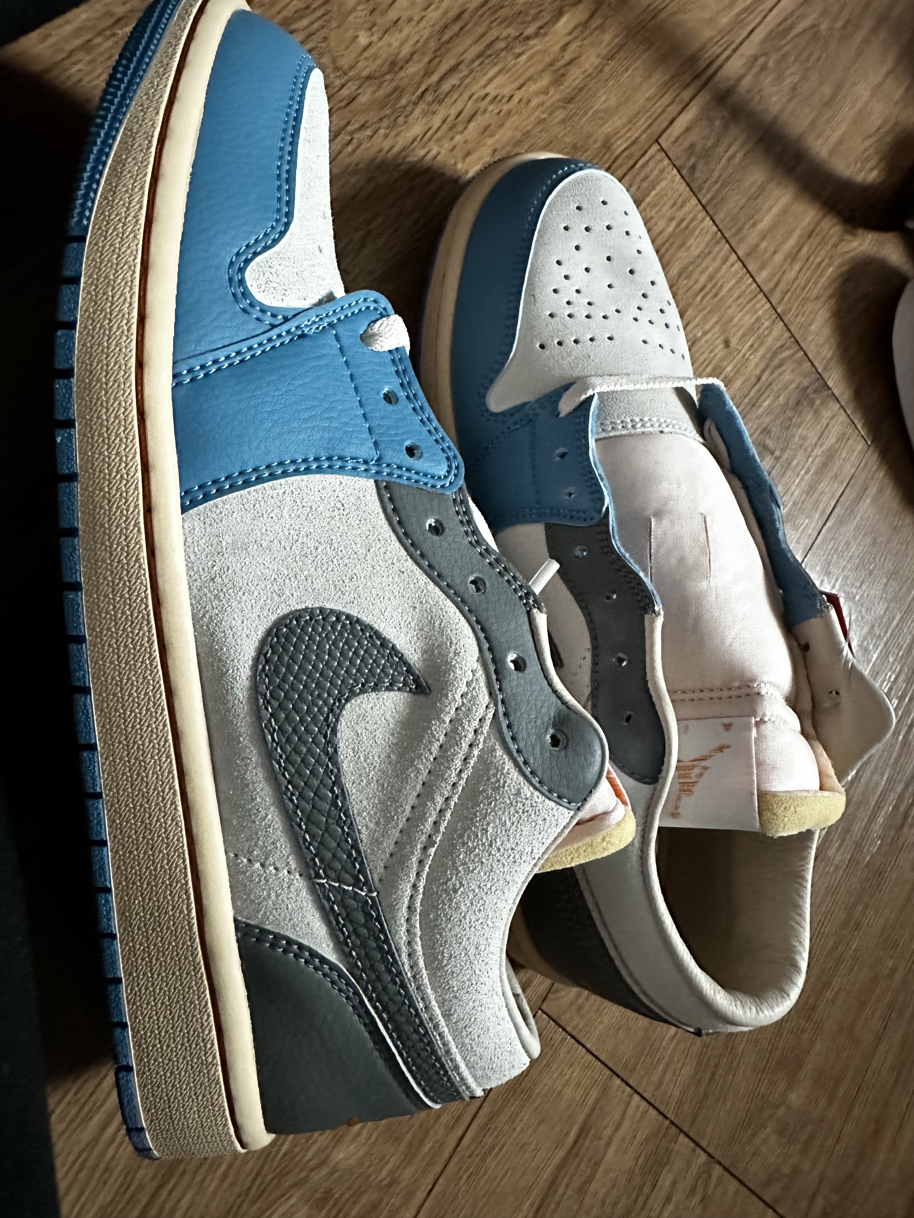 Jordan 1 Low SE Tokyo 96 착용 스타일 - 1