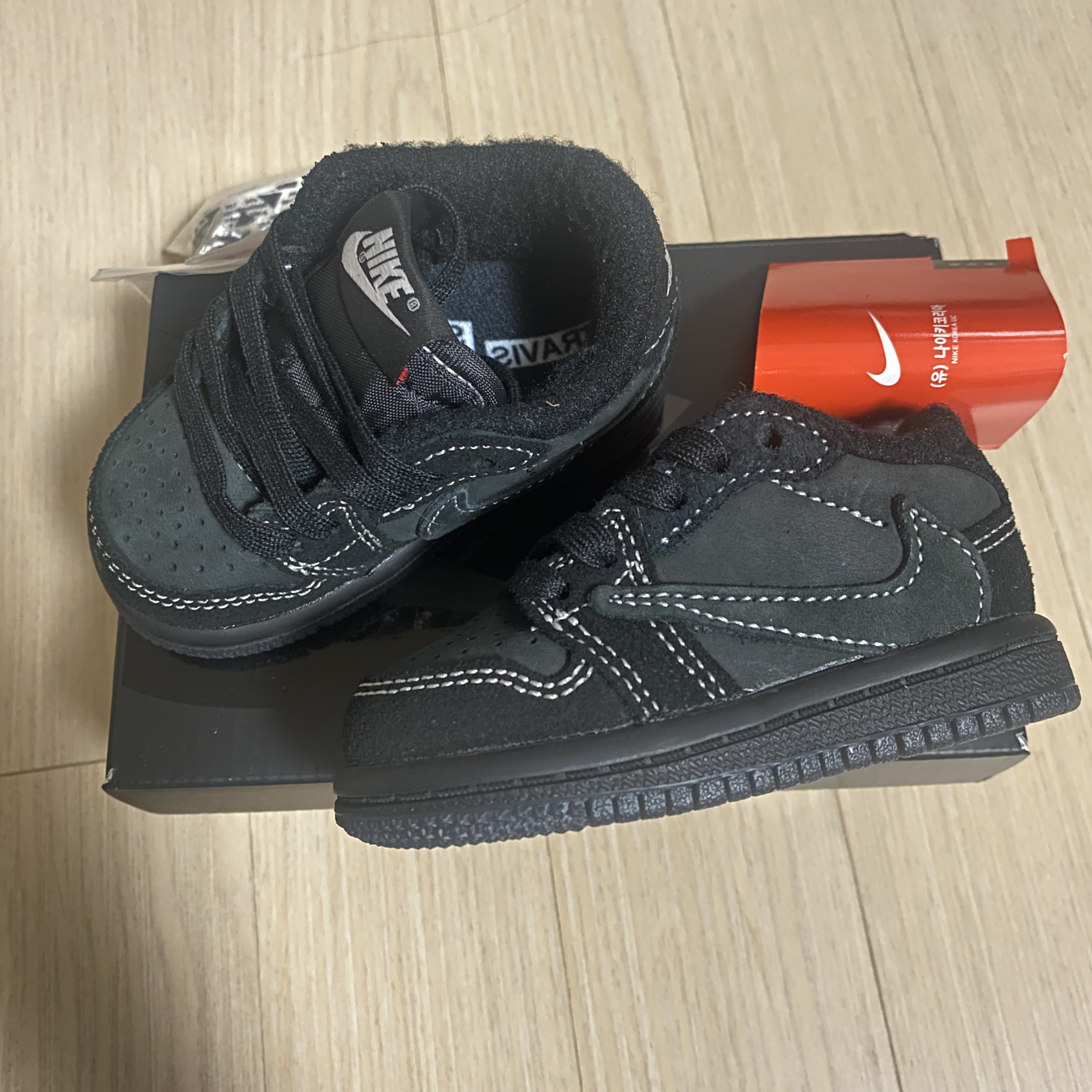 (TD) Jordan 1 x Travis Scott Retro Low OG SP Black Phantom 착용 스타일