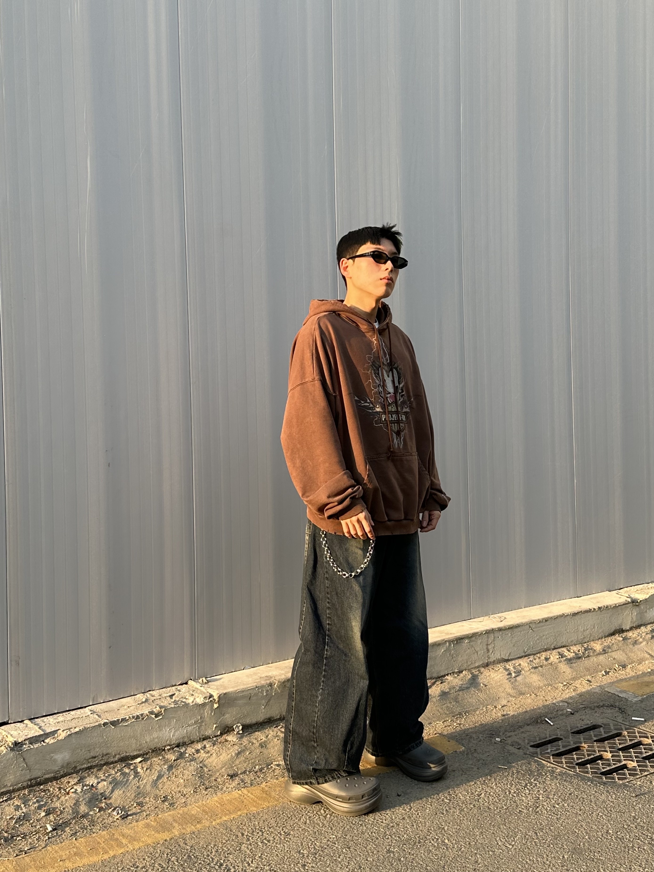 Project G/R x Insane Garage Clown Bike Hoodie Vintage Brown 착용 스타일 - 2