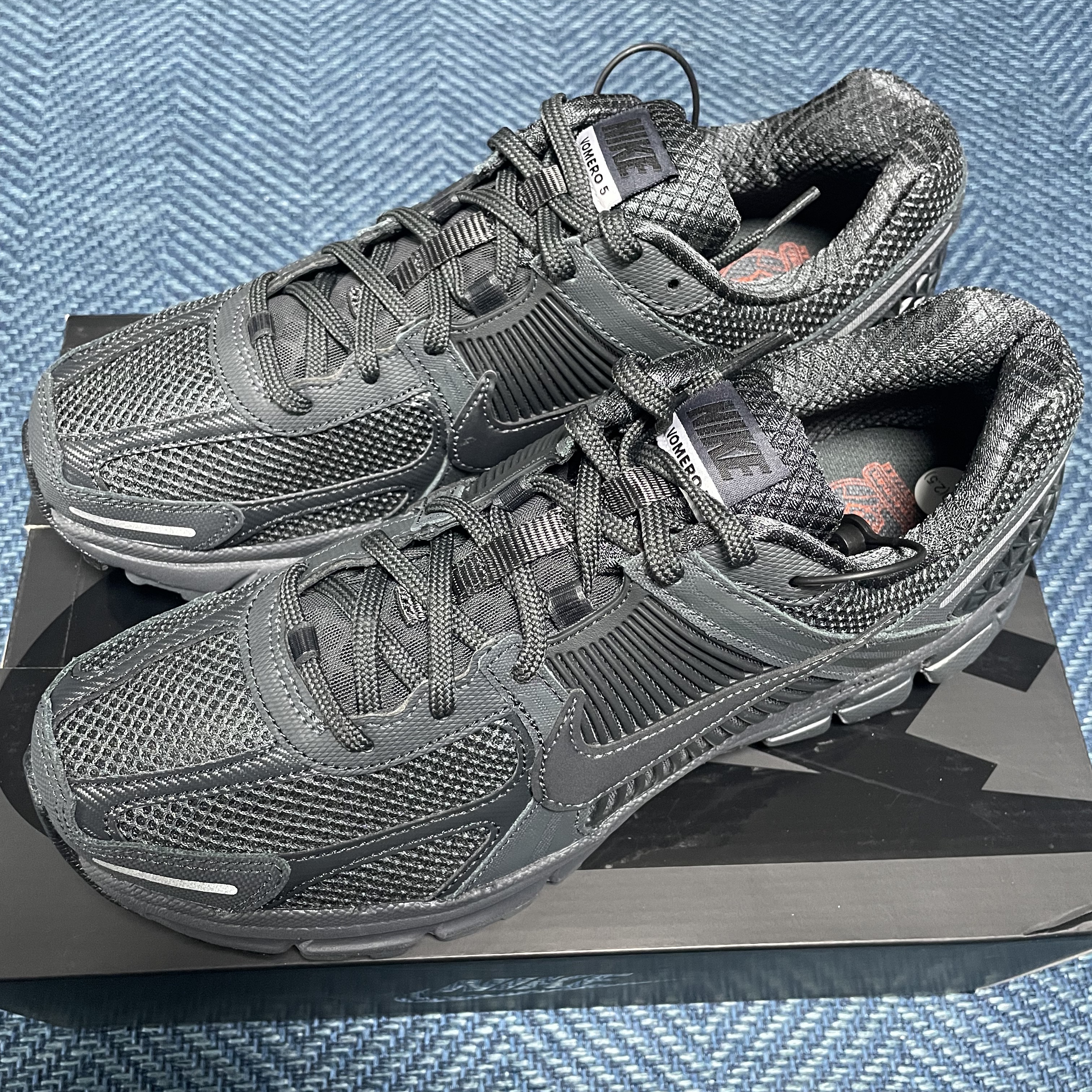 Nike Zoom Vomero 5 SP Anthracite 2023 착용 스타일 - 2